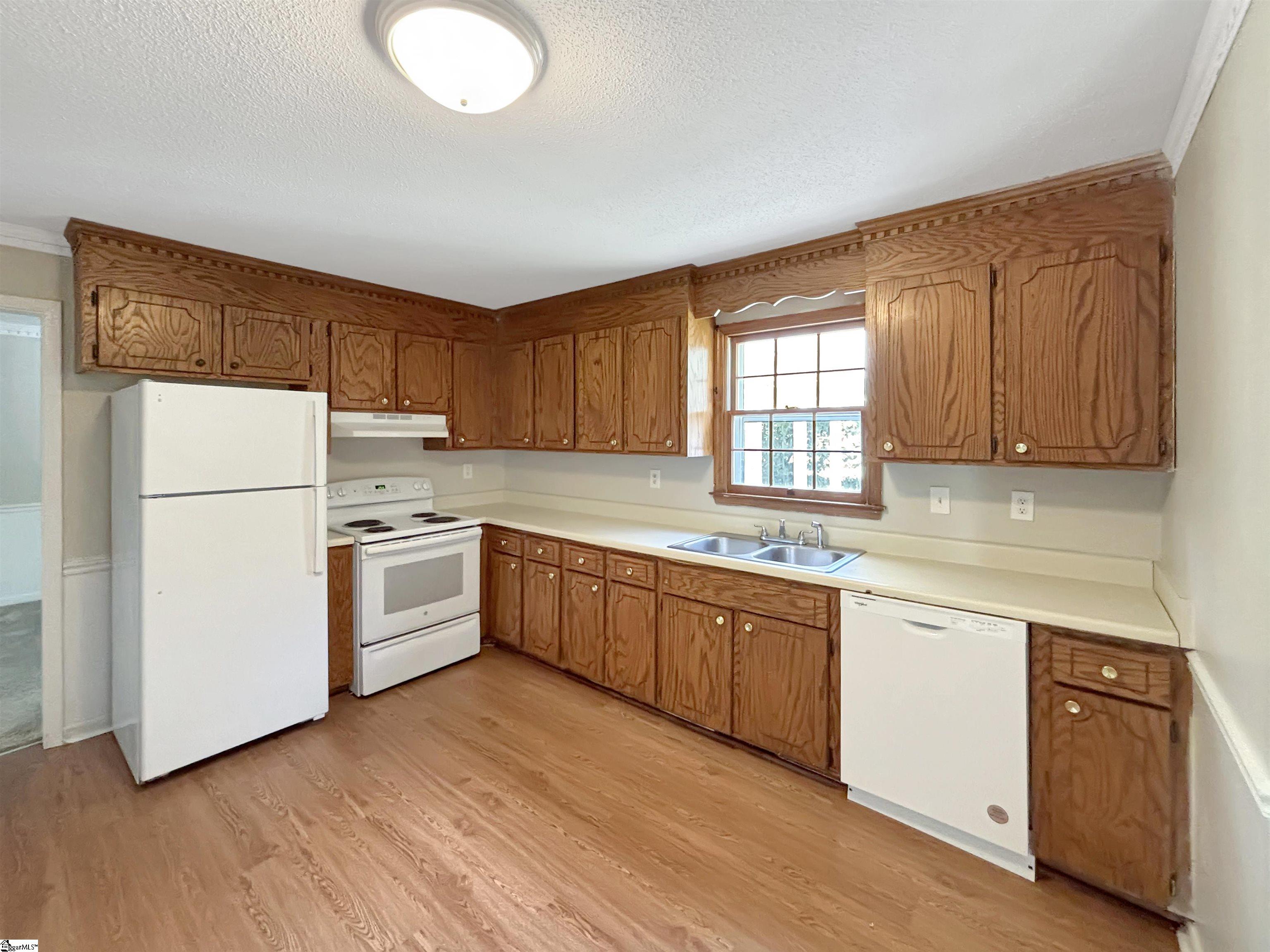 1600732 Property Photo 6