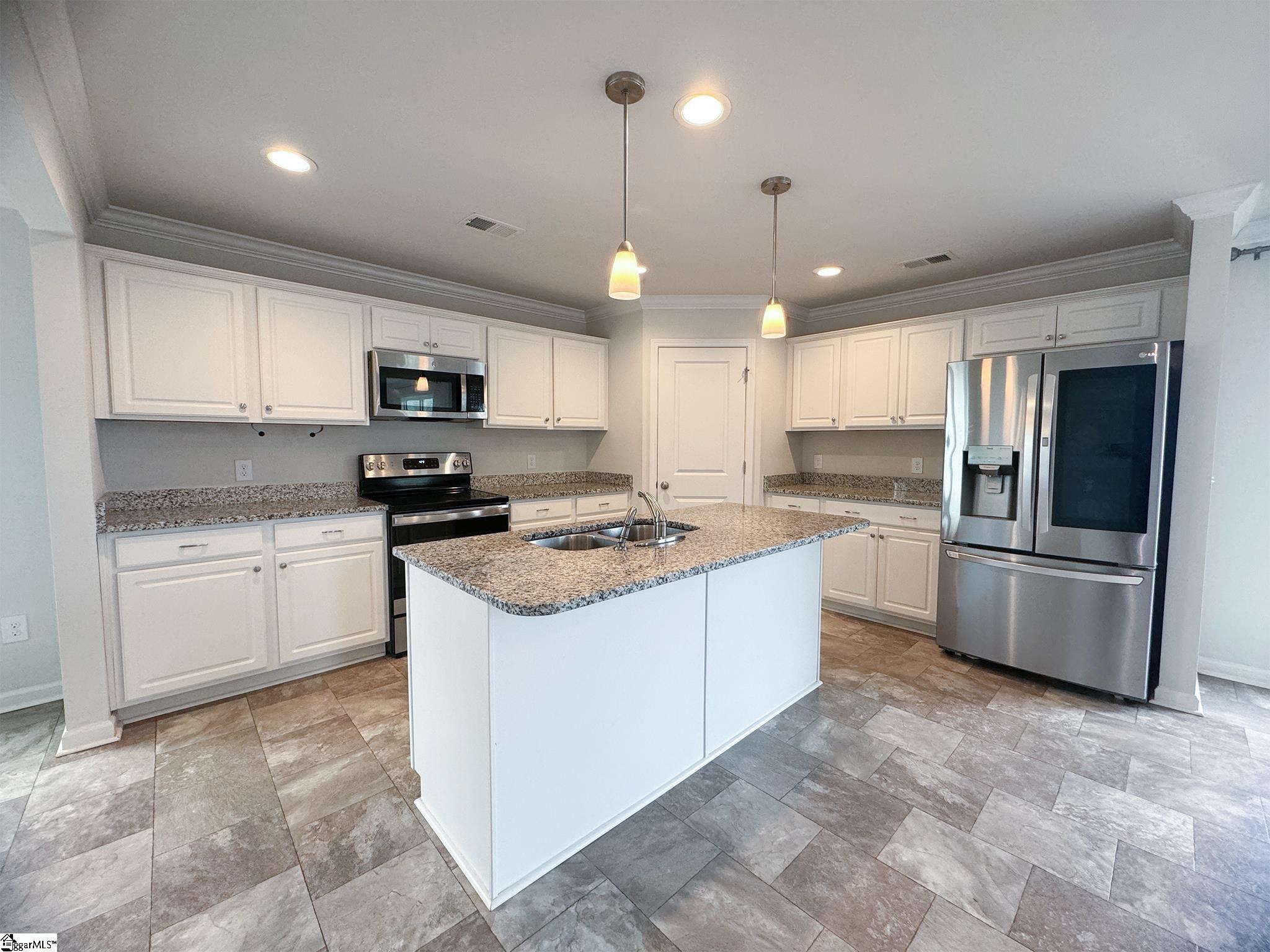 411 Whittier Street Property Photo 4