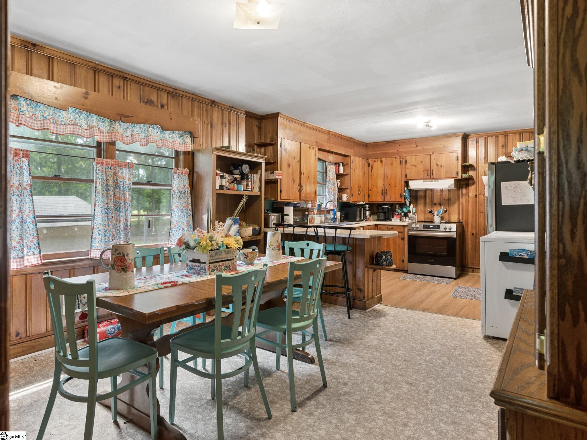 1124 Camelot Forest Property Photo 7