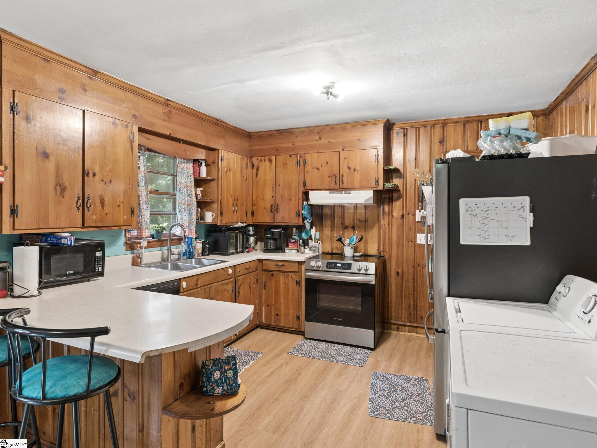 1124 Camelot Forest Property Photo 8