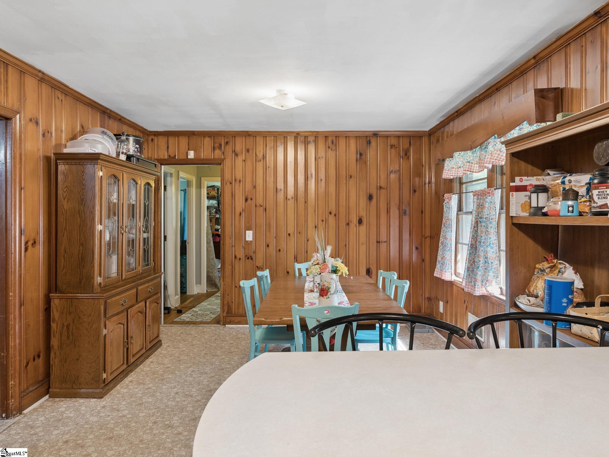 1124 Camelot Forest Property Photo 9