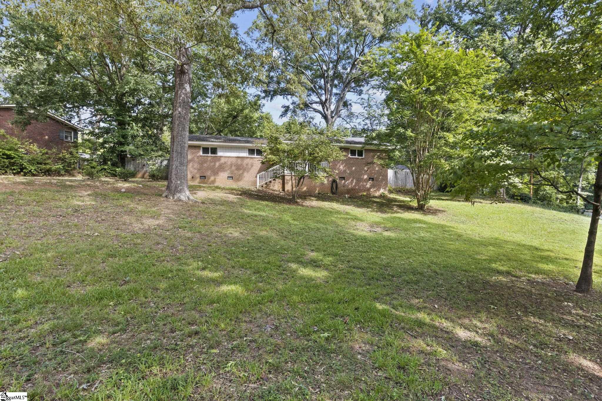 207 Seminole Drive Property Photo 3