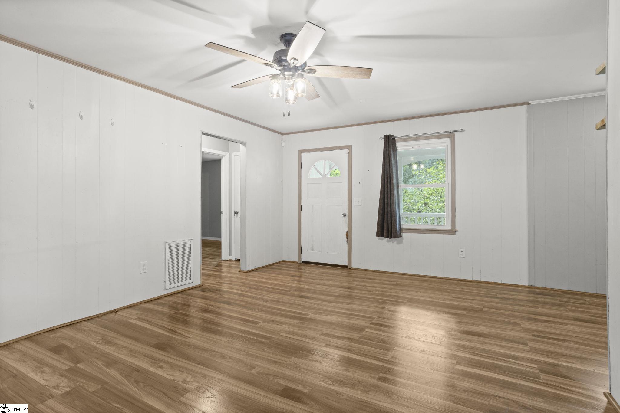 207 Seminole Drive Property Photo 8