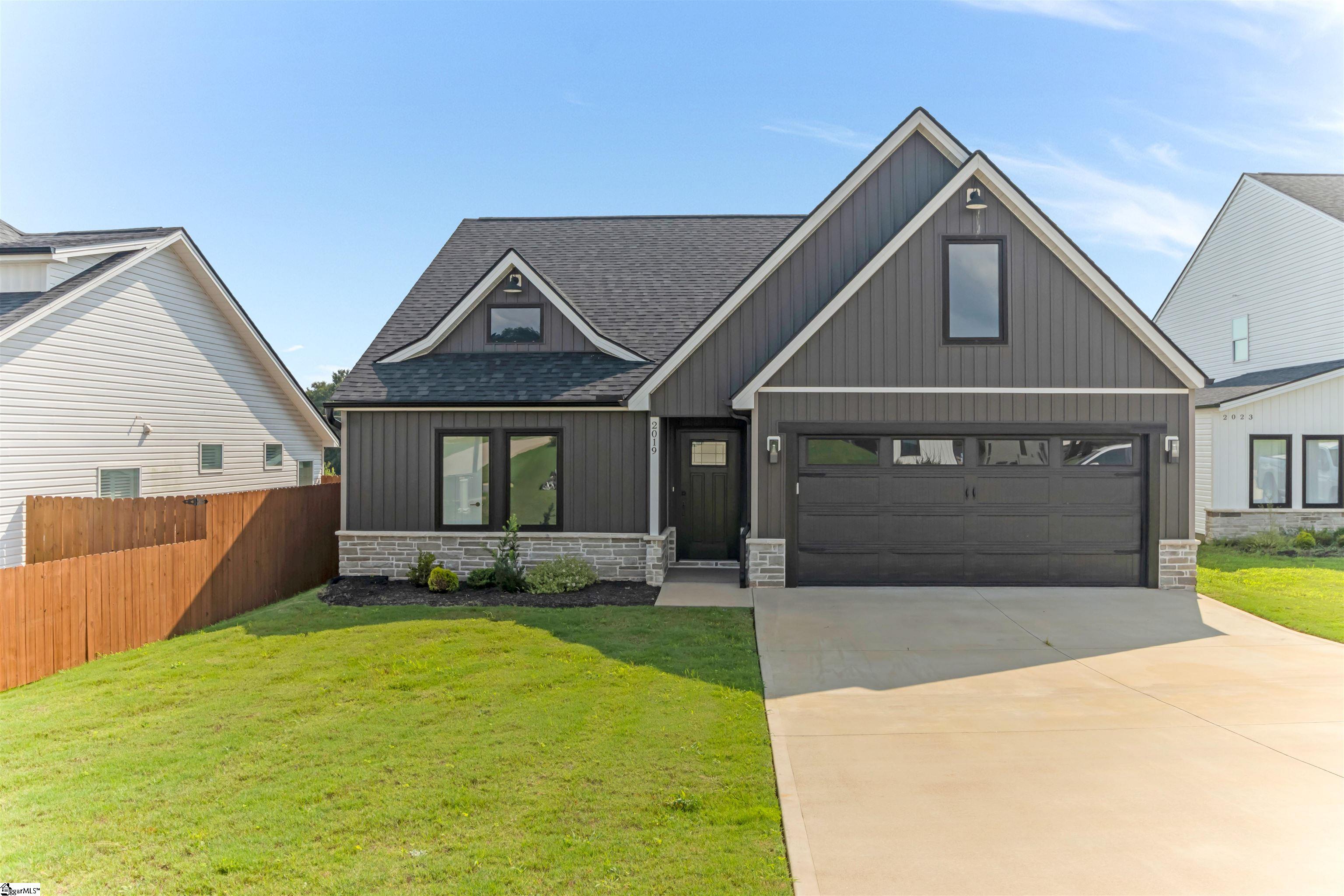 2019 Meadow Glen Court Property Photo 2