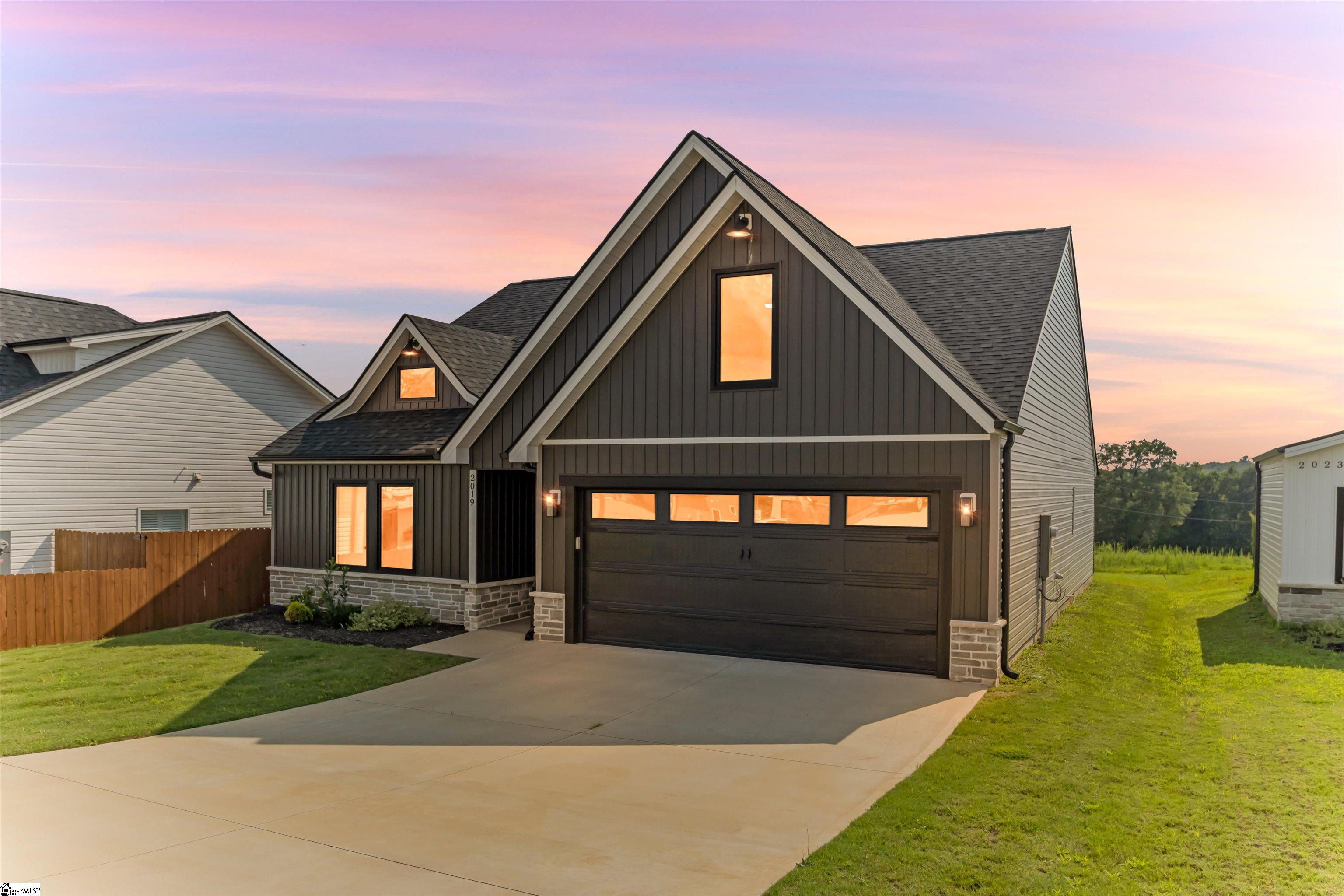 2019 Meadow Glen Court Property Photo 3