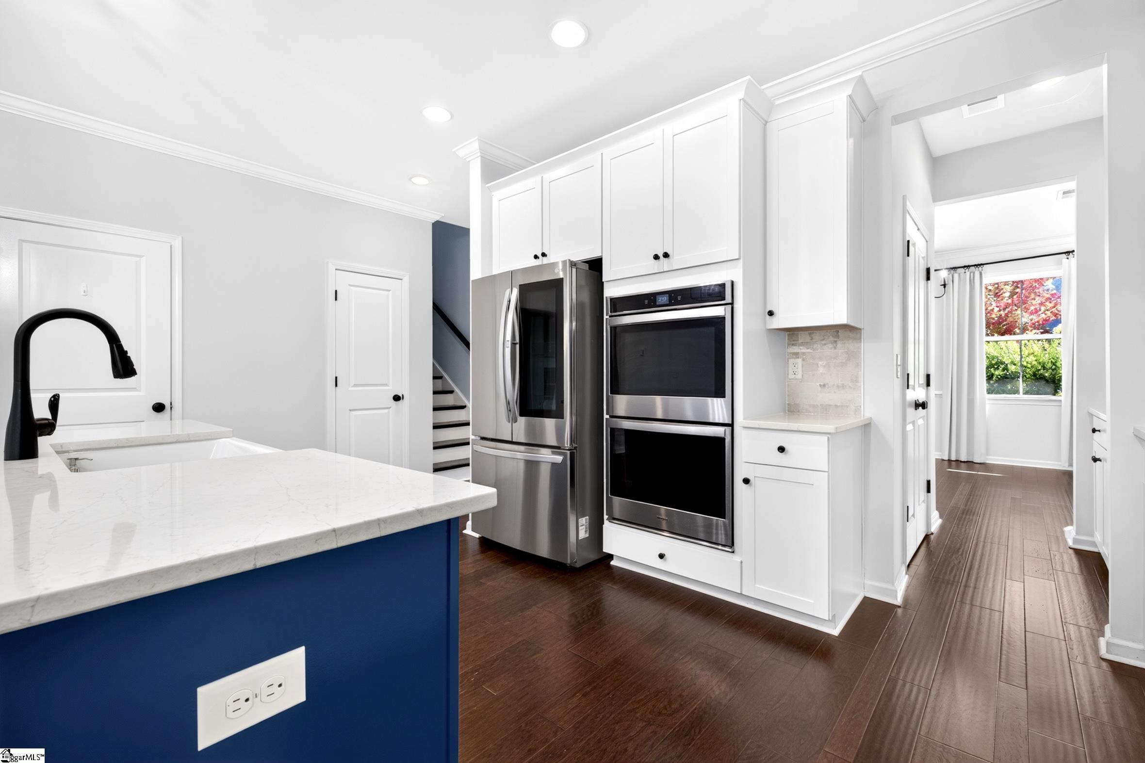 200 Armitage Way Property Photo 6