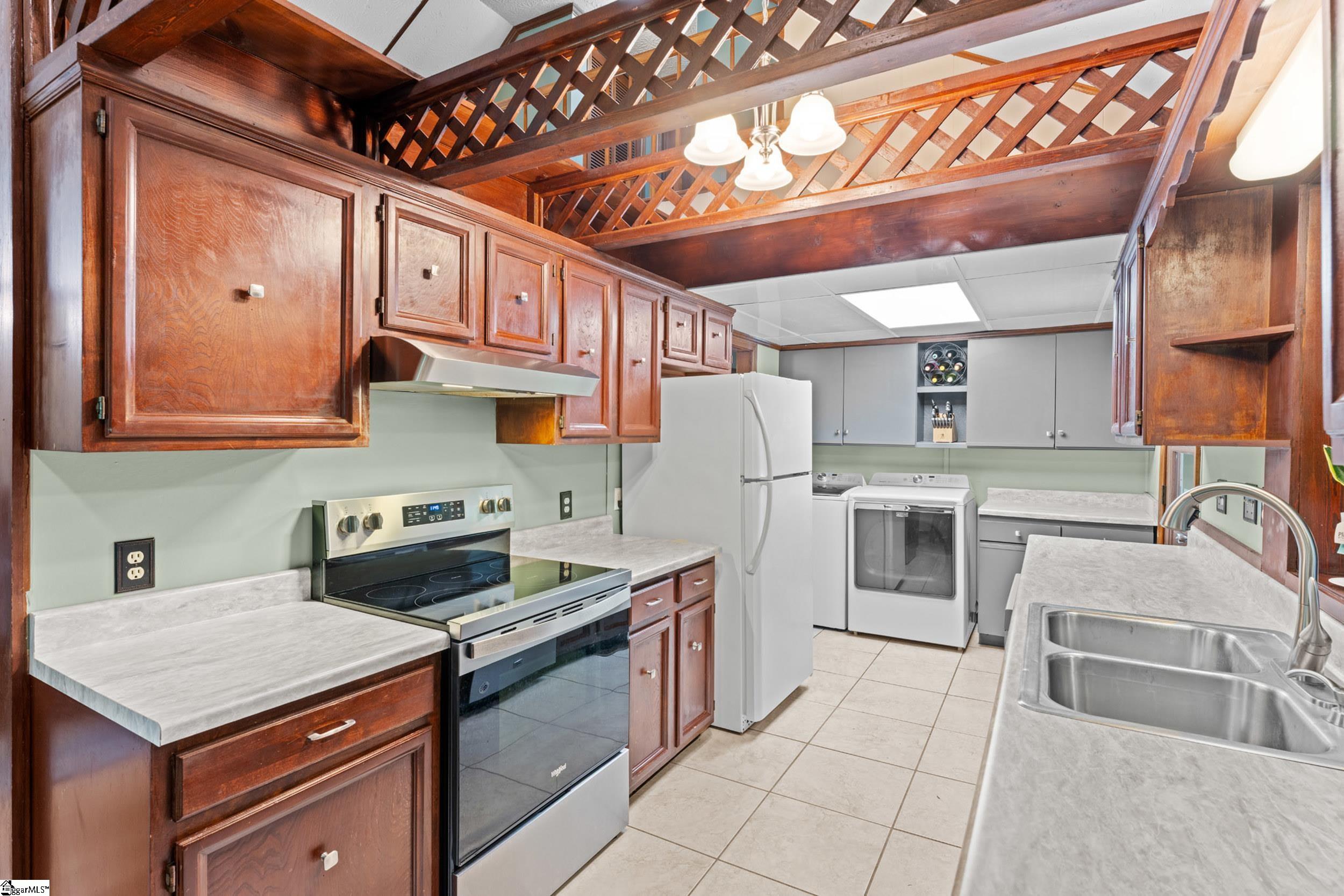 167 Willis Drive Property Photo 12