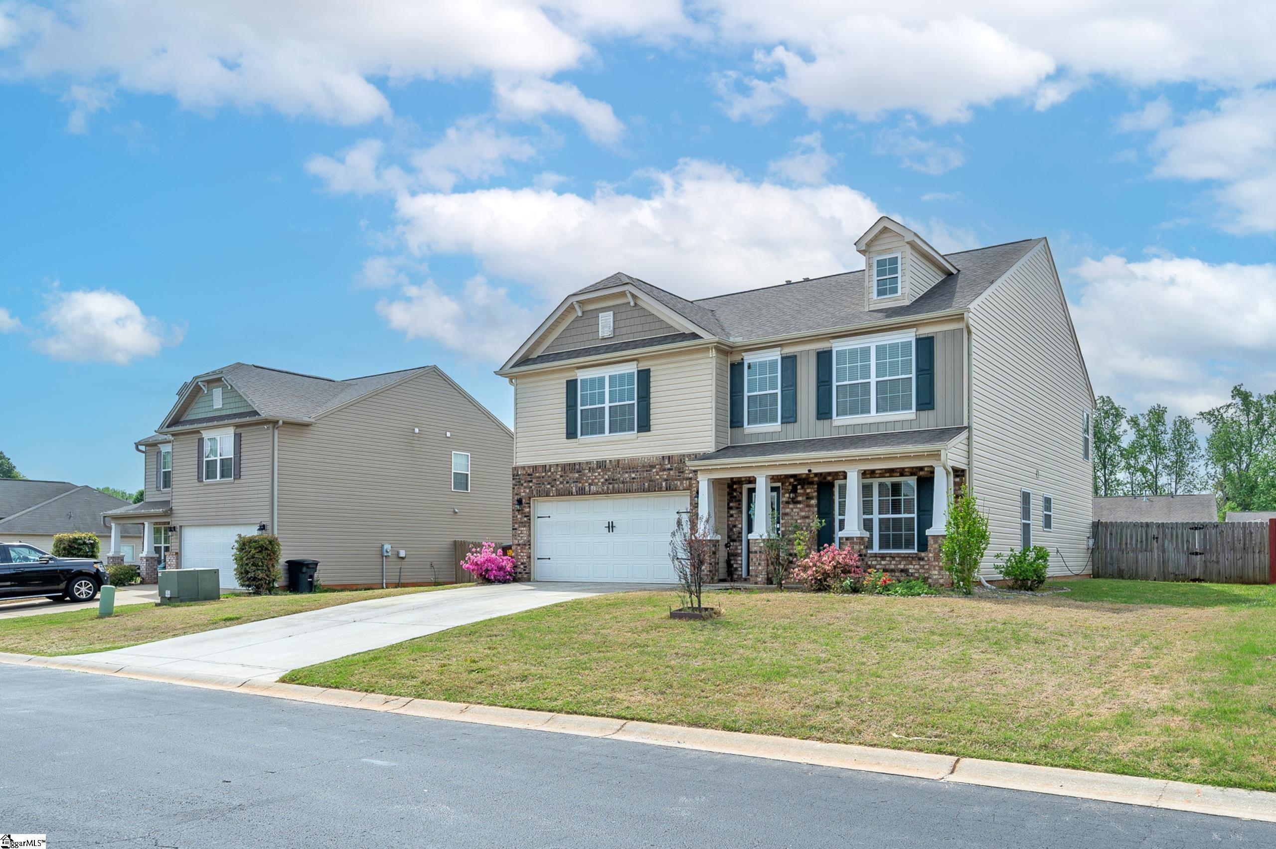 611 Willow Bank Landing Property Photo 2