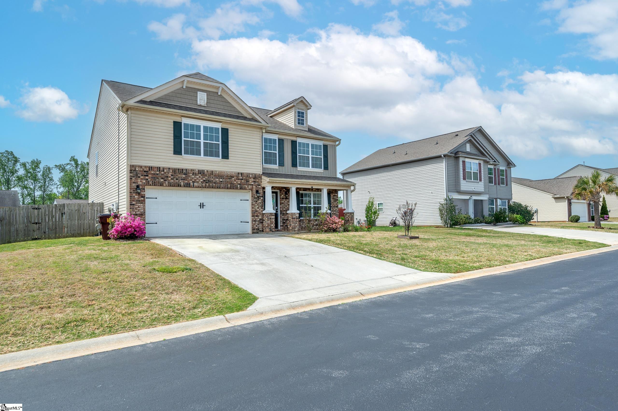 611 Willow Bank Landing Property Photo 3