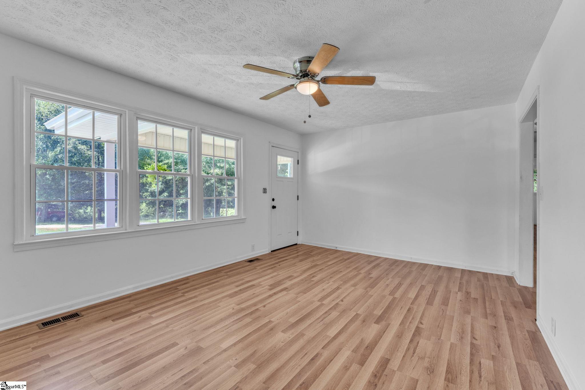 159 Greenbriar Drive Property Photo 5