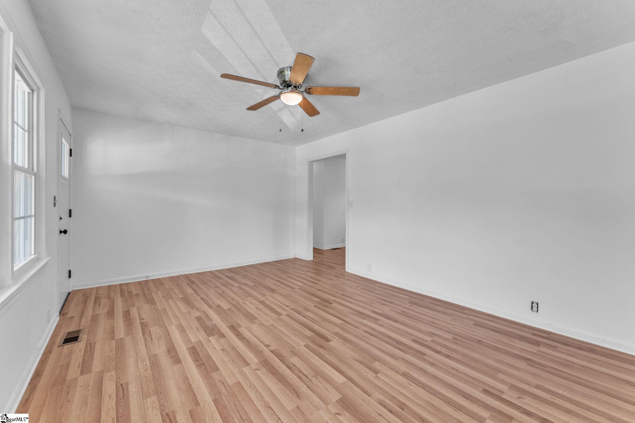 159 Greenbriar Drive Property Photo 6