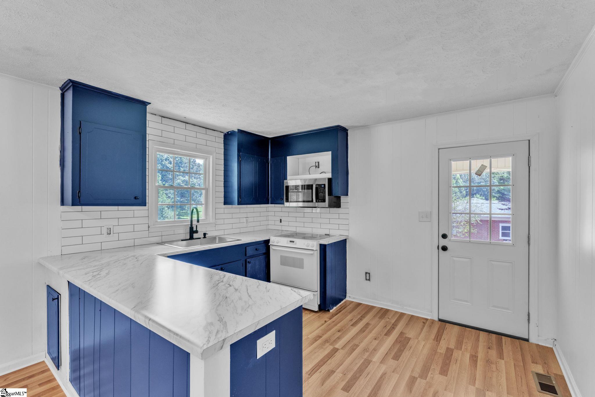 159 Greenbriar Drive Property Photo 12
