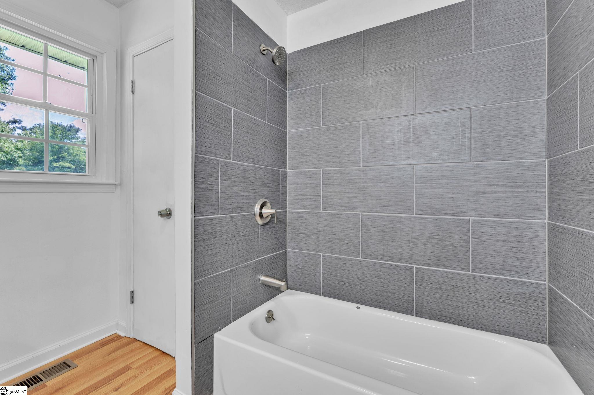 159 Greenbriar Drive Property Photo 24