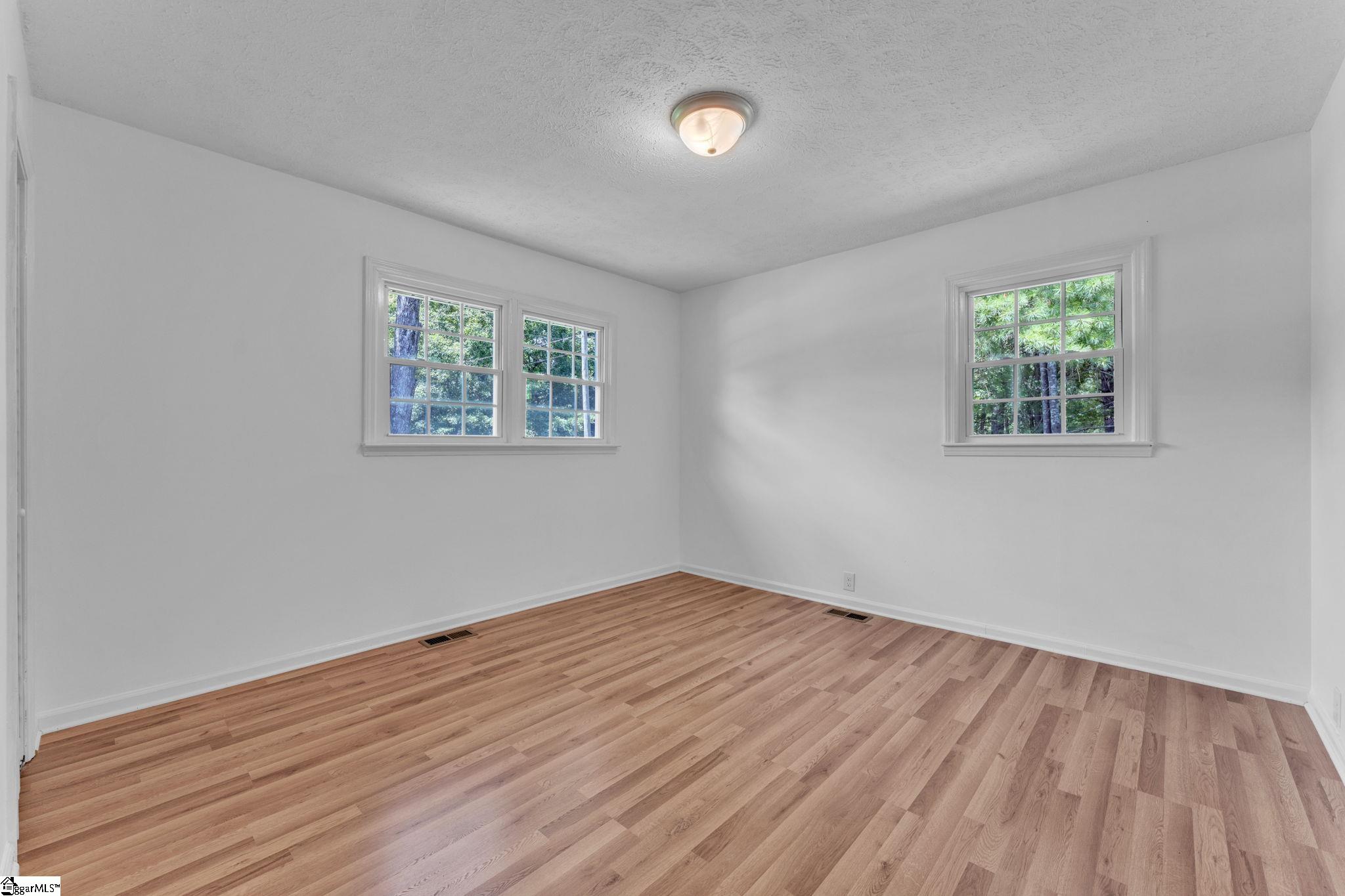 159 Greenbriar Drive Property Photo 25