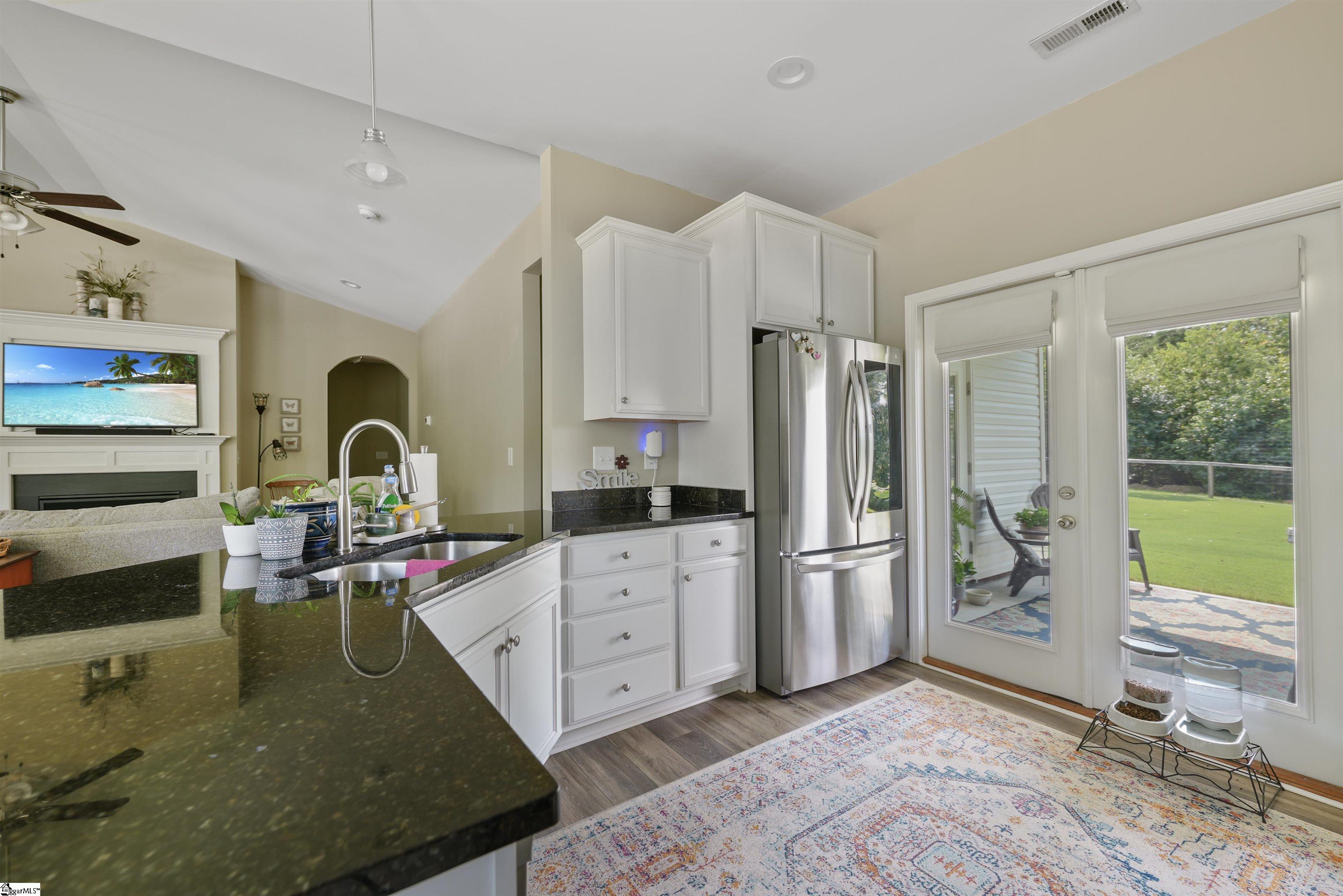 238 Inlet Pointe Drive Property Photo 8