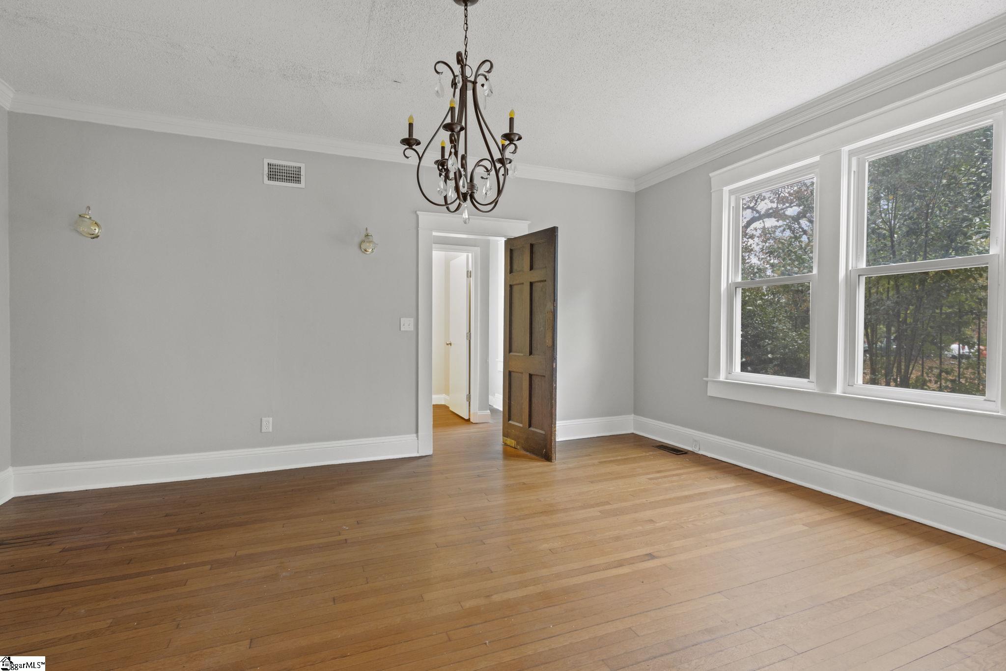 181 N Fairview Avenue Property Photo 8
