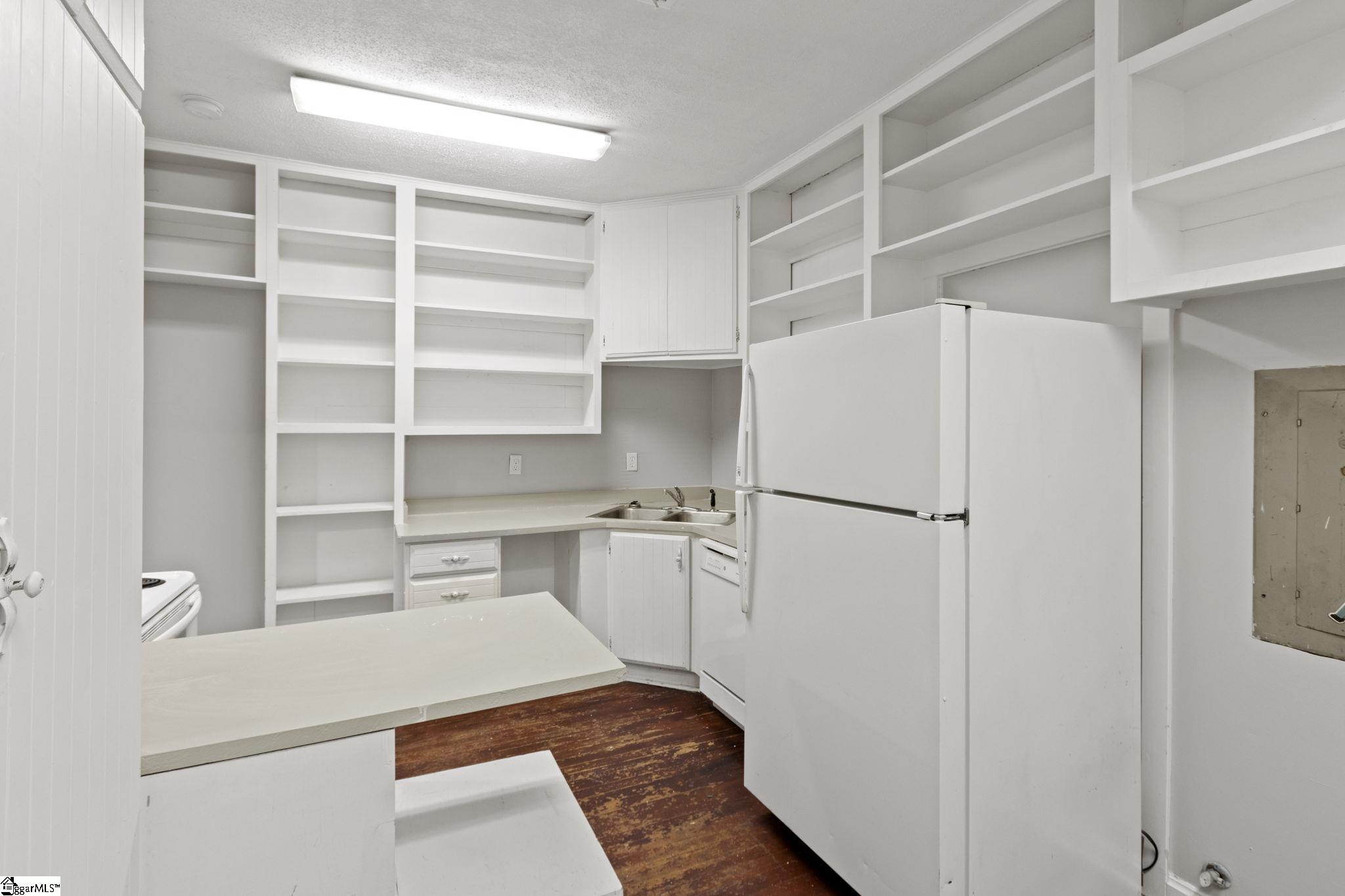 181 N Fairview Avenue Property Photo 11