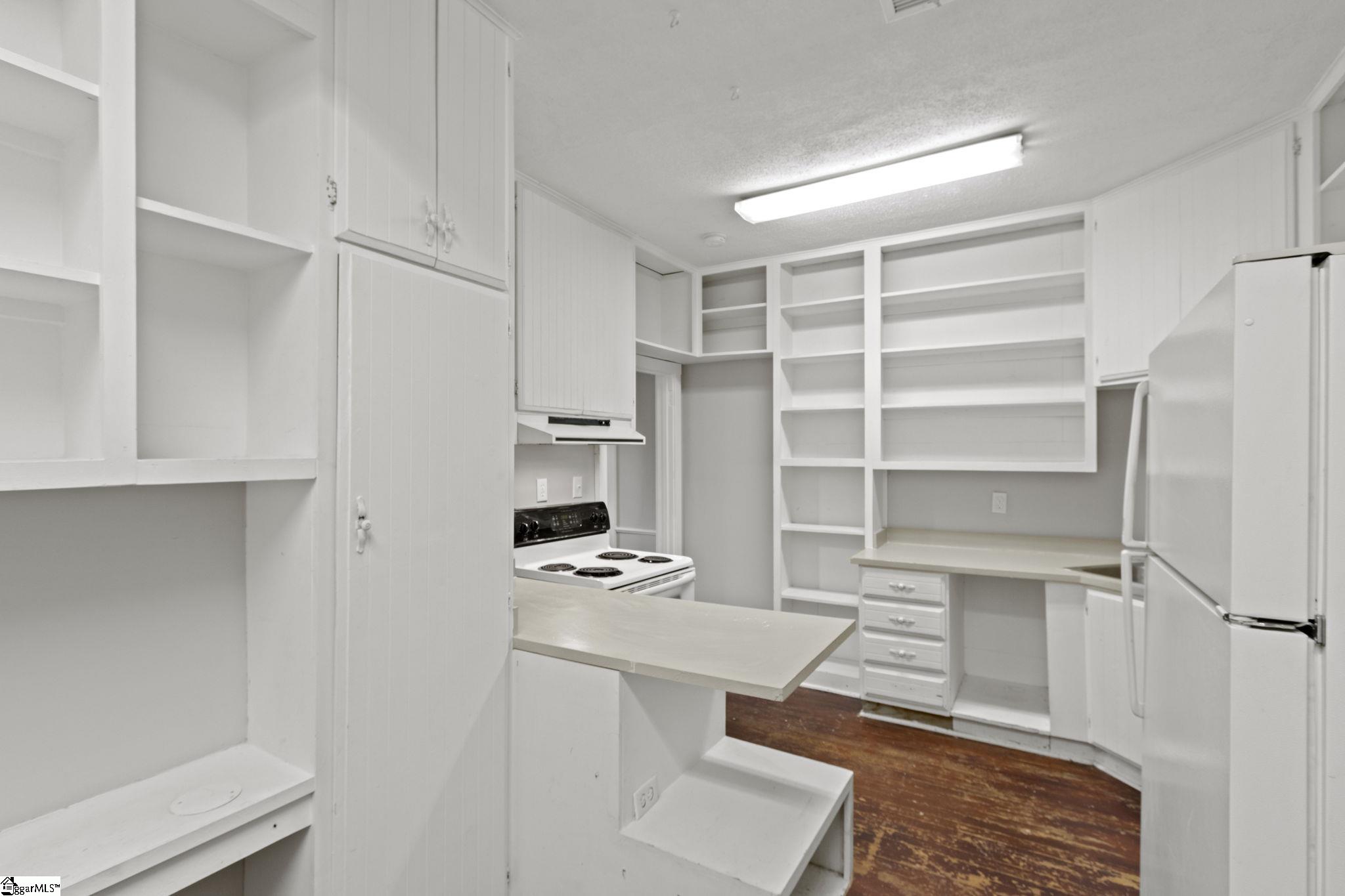 181 N Fairview Avenue Property Photo 12