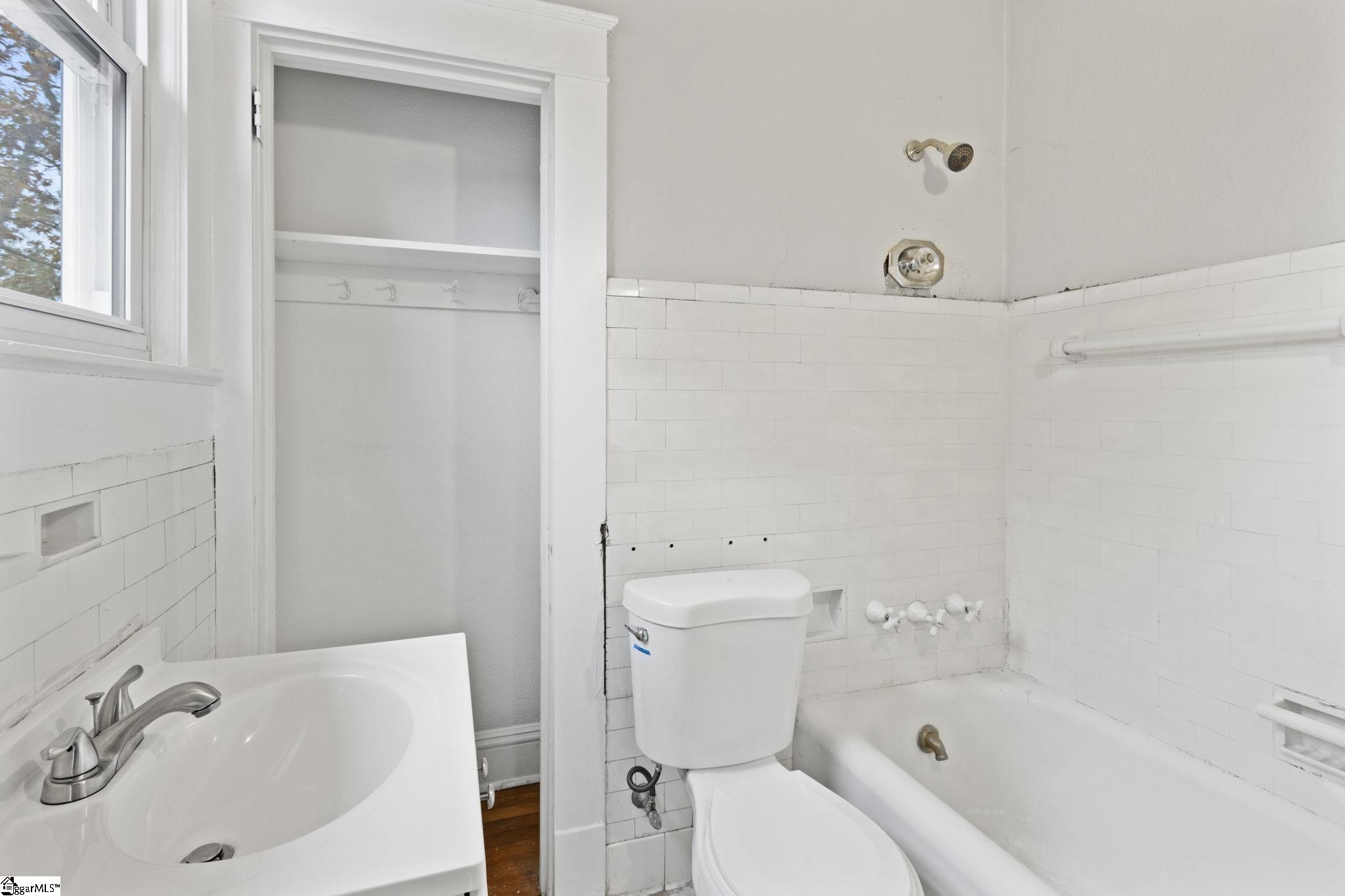181 N Fairview Avenue Property Photo 22