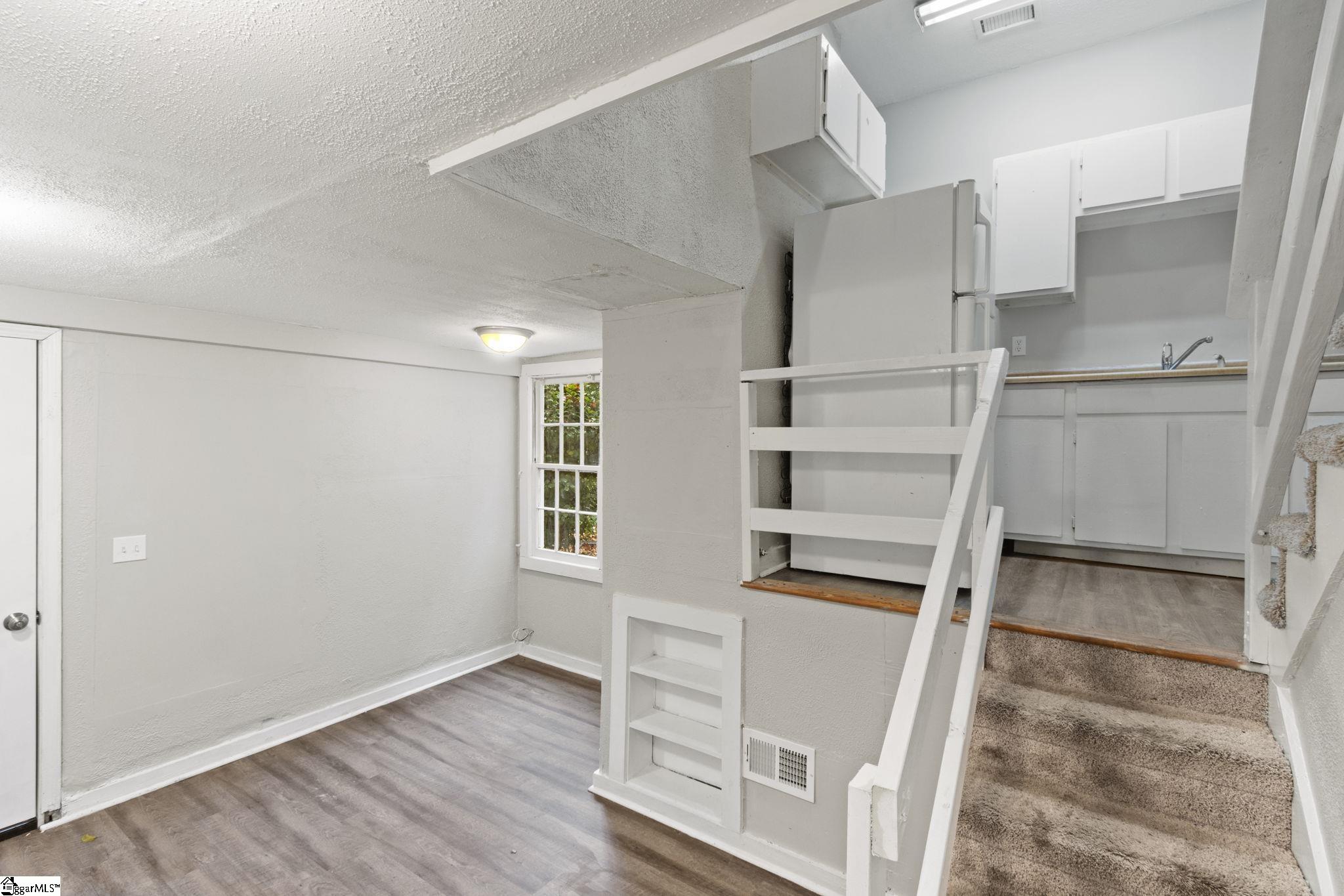 181 N Fairview Avenue Property Photo 26
