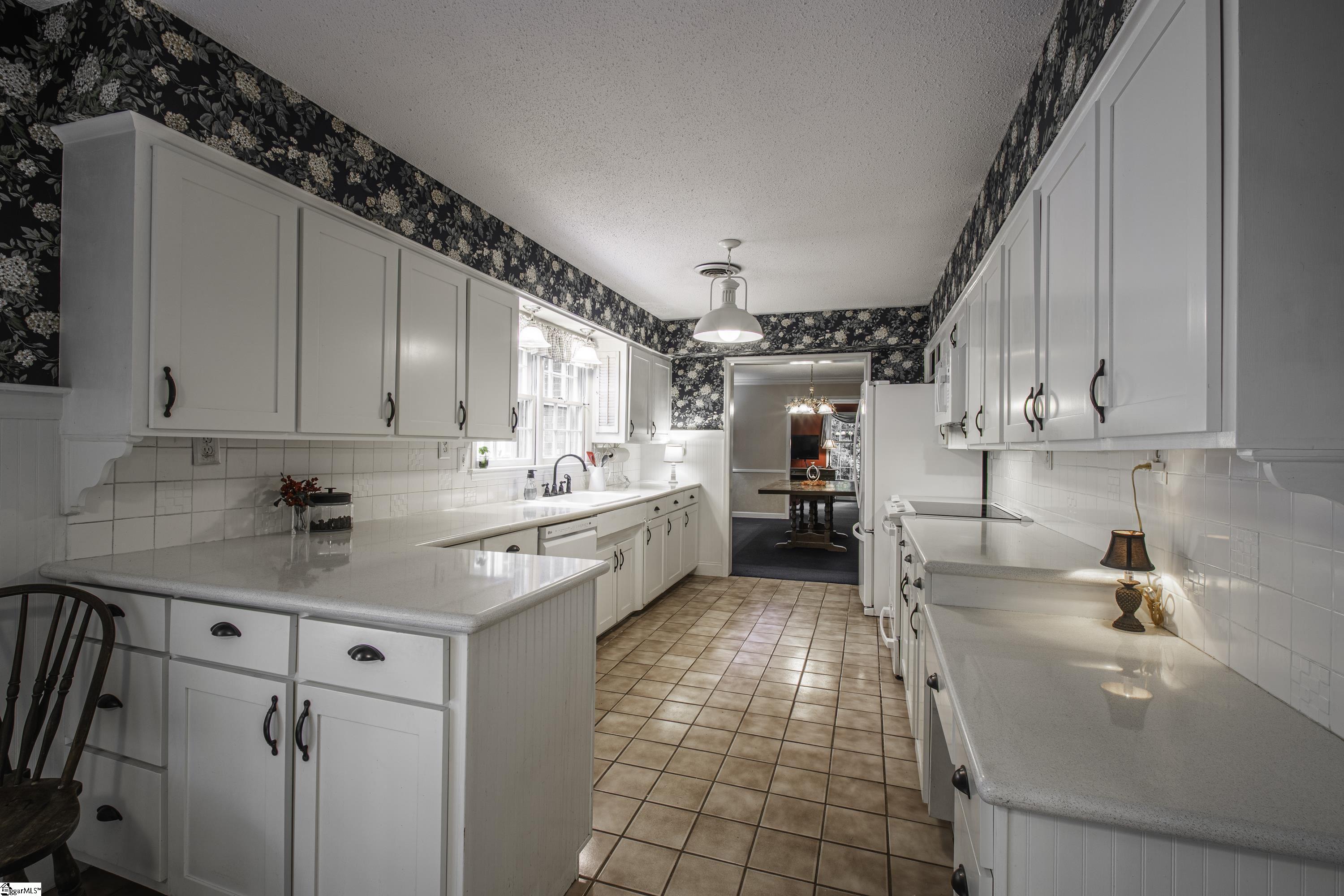 225 Walnut Hill Lane Property Photo 12