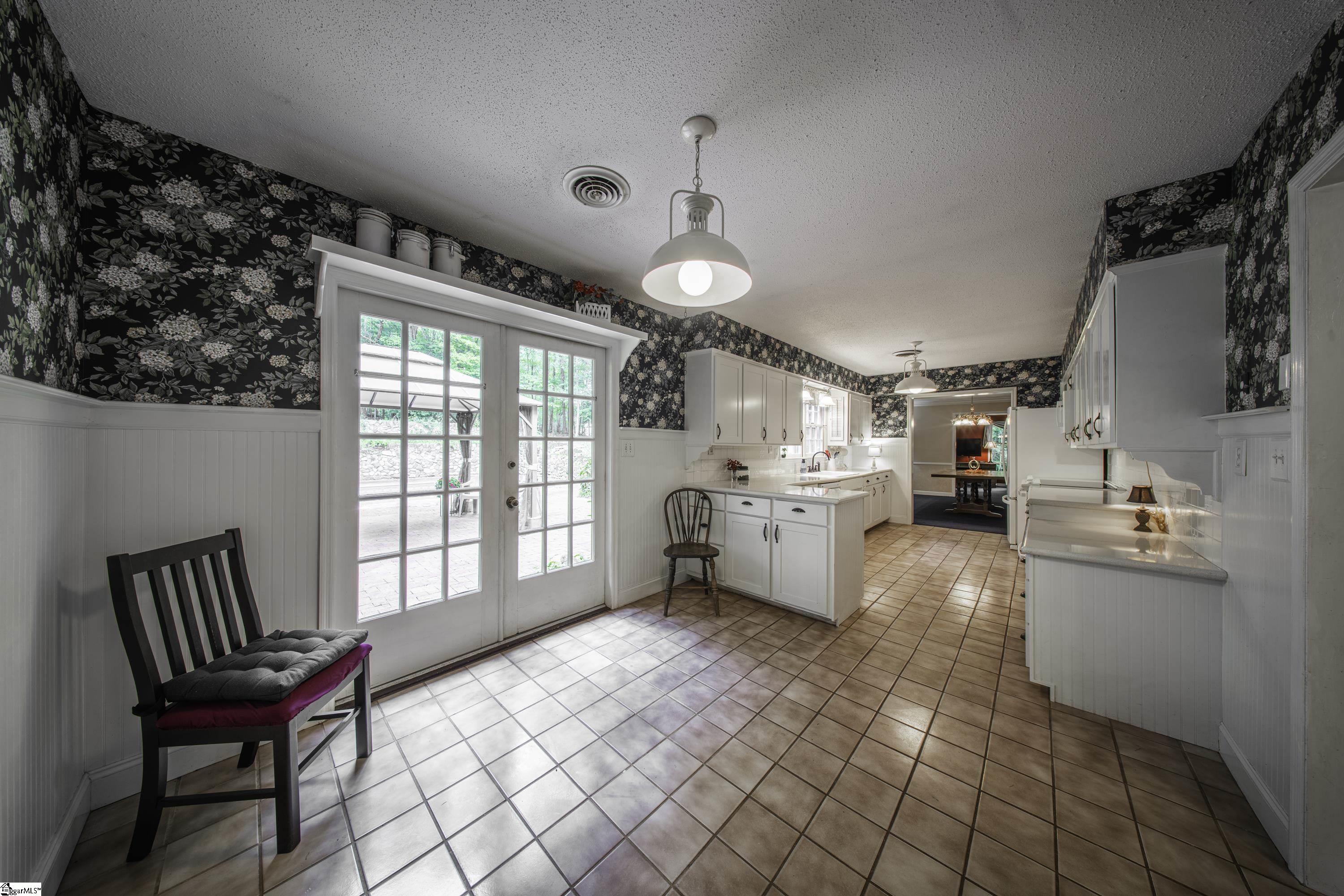 225 Walnut Hill Lane Property Photo 14