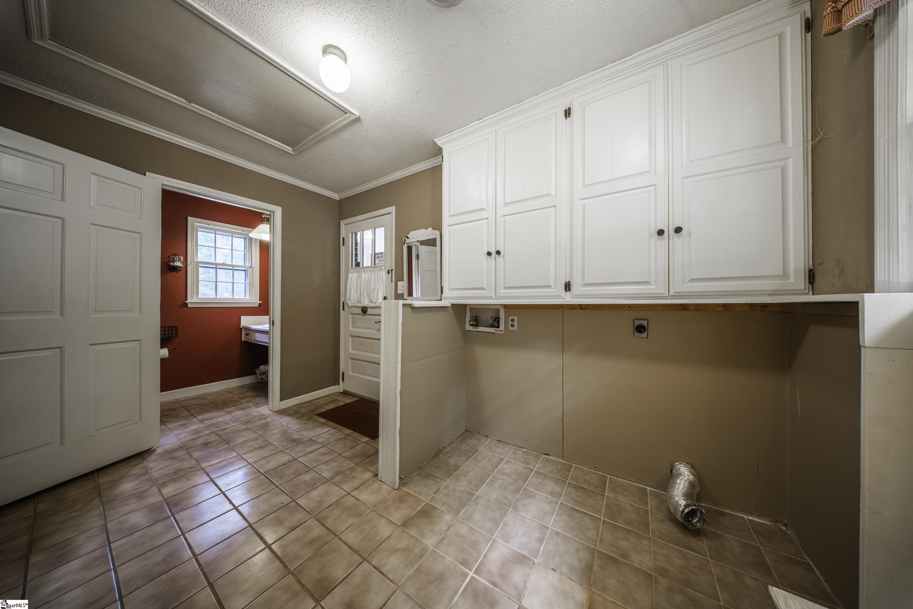 225 Walnut Hill Lane Property Photo 17