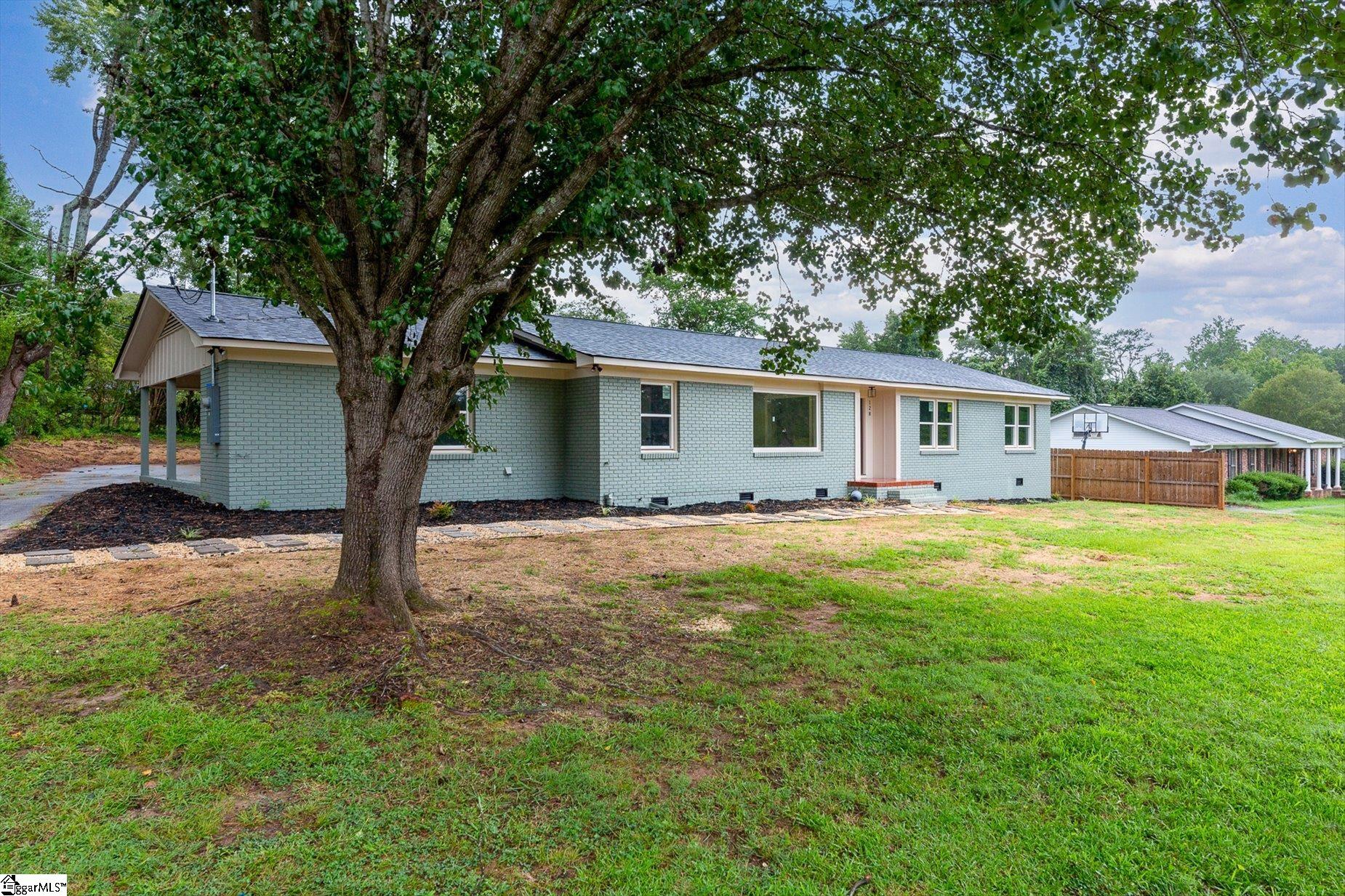 128 Galaxie Place Property Photo 2