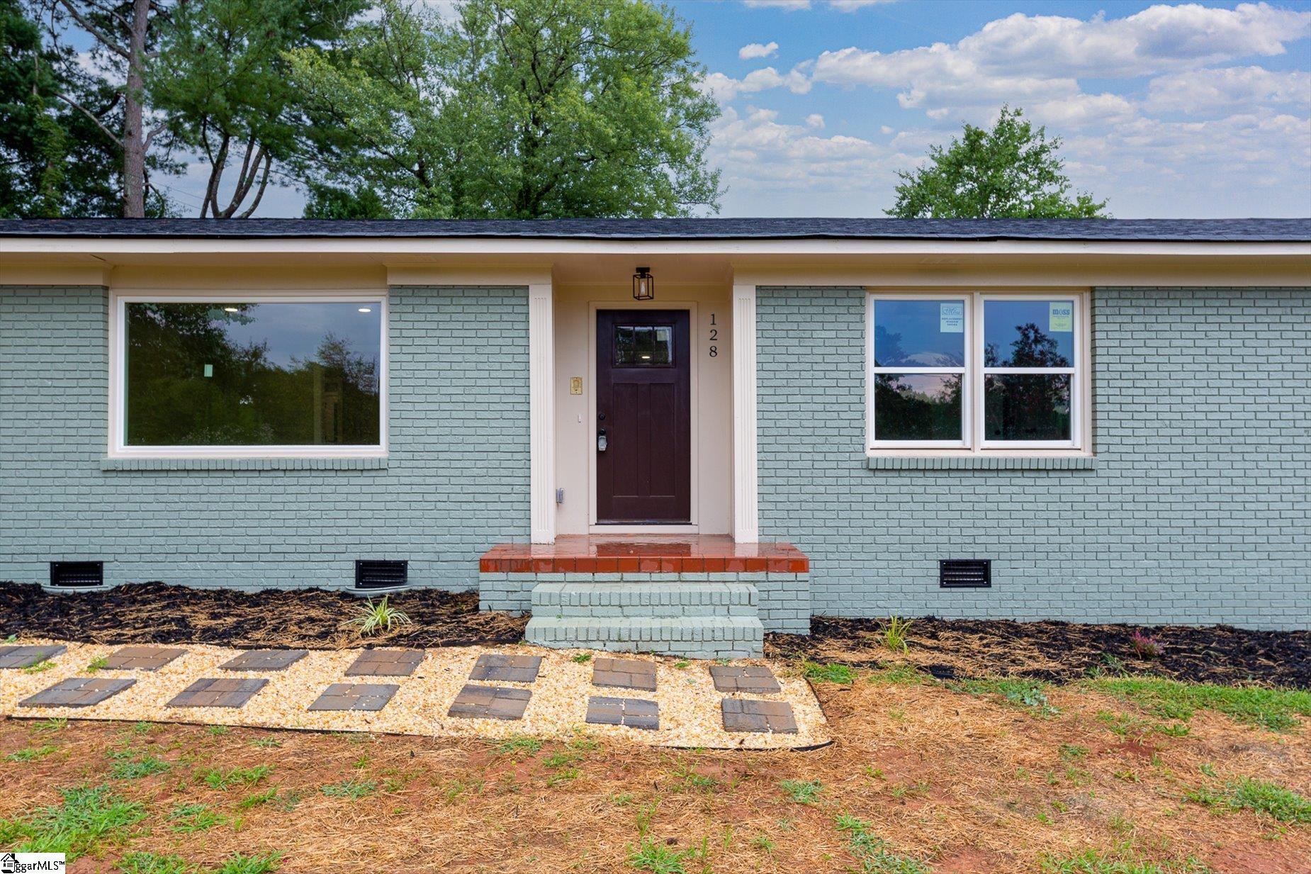 128 Galaxie Place Property Photo 3