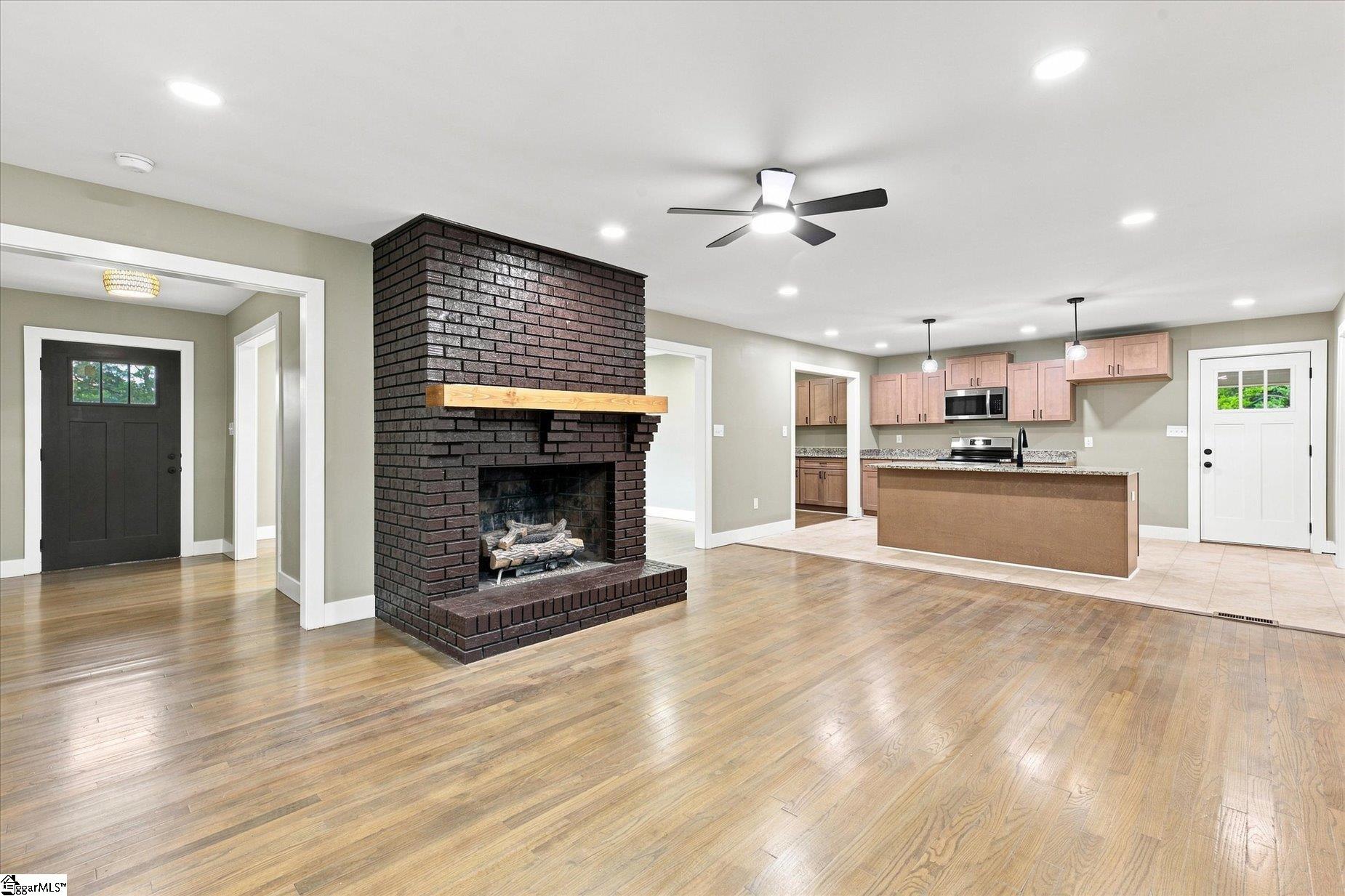 128 Galaxie Place Property Photo 4