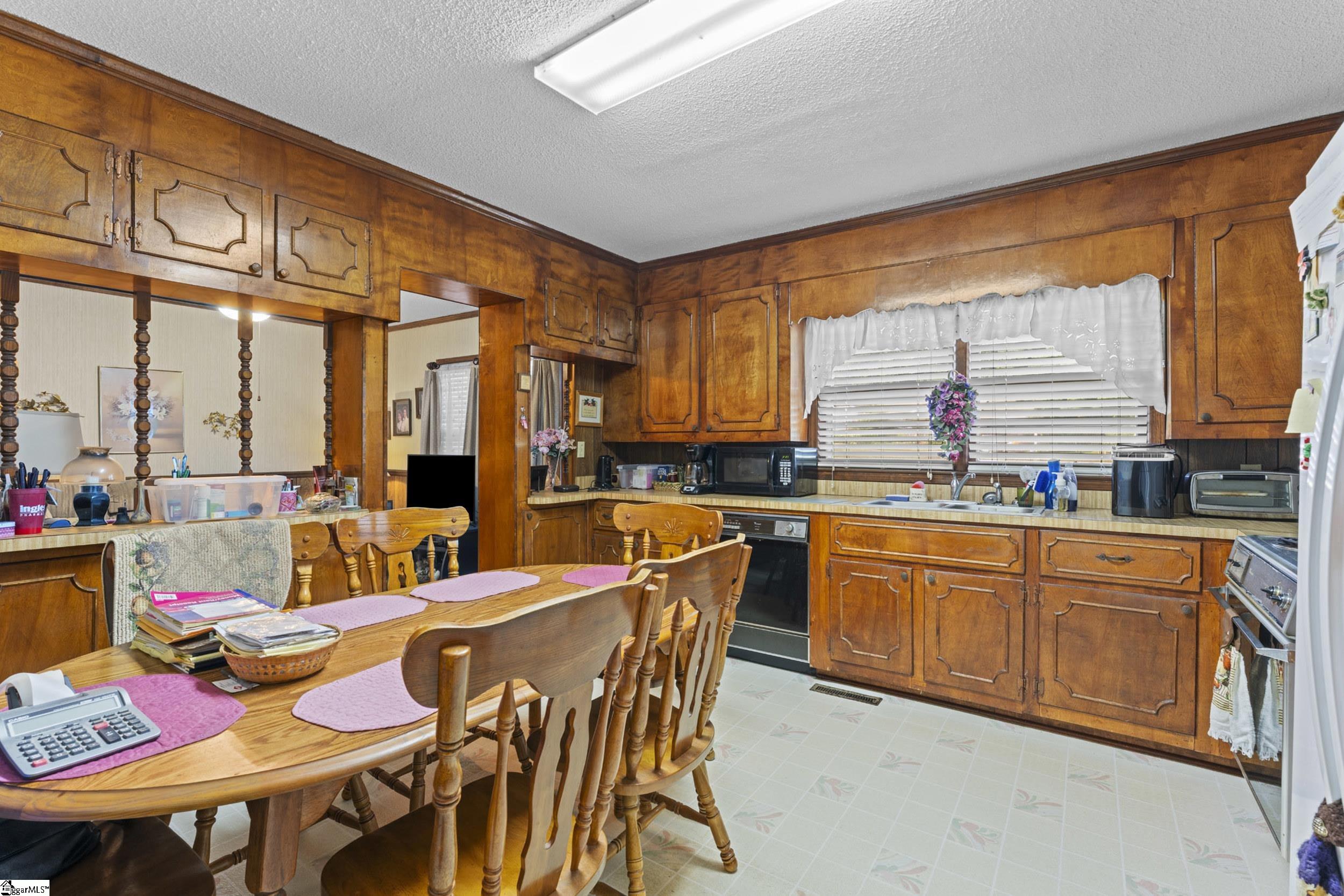 404 Roger Bolt Road Property Photo 3