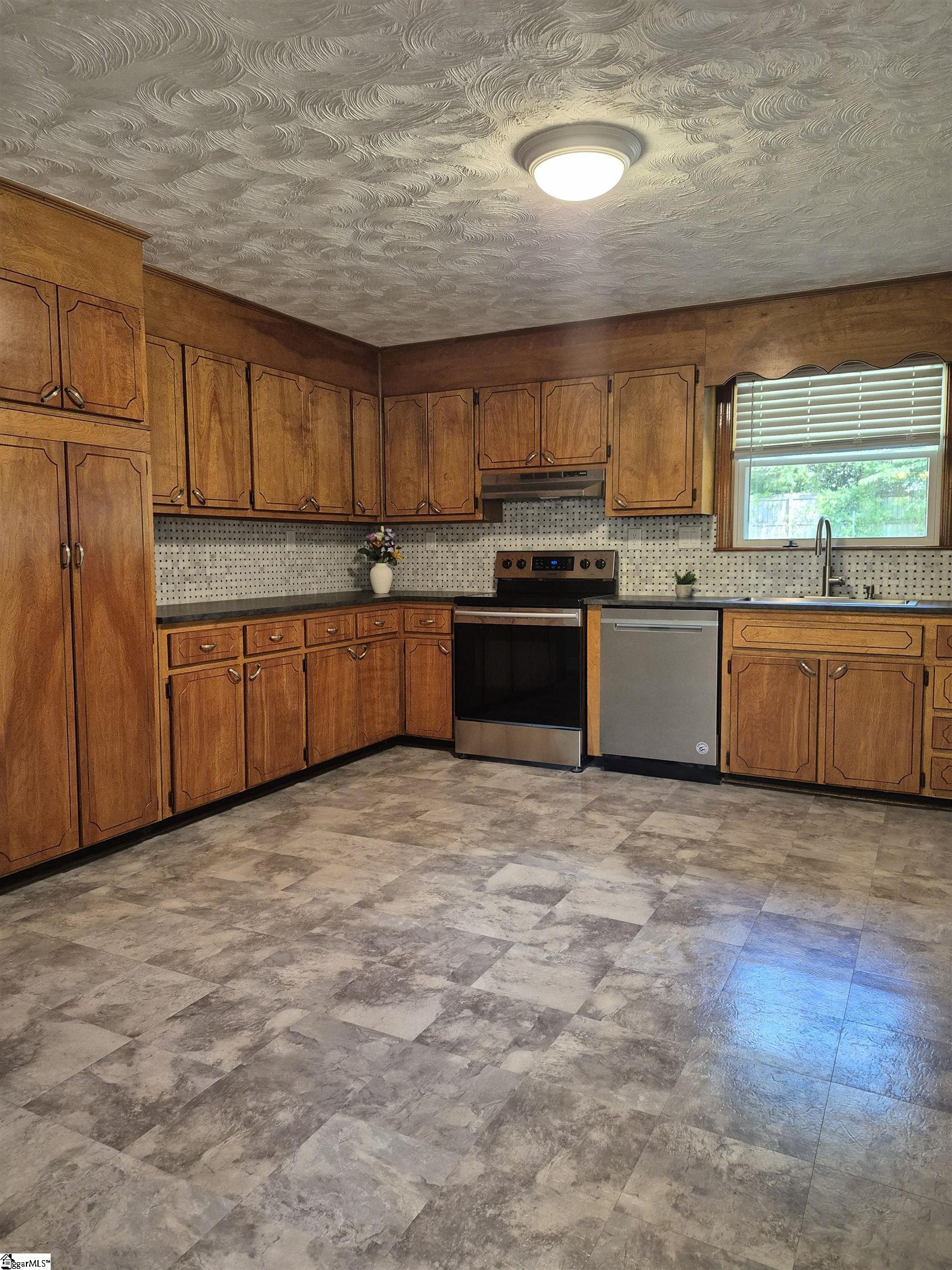 191 Pershing Street Property Photo 13