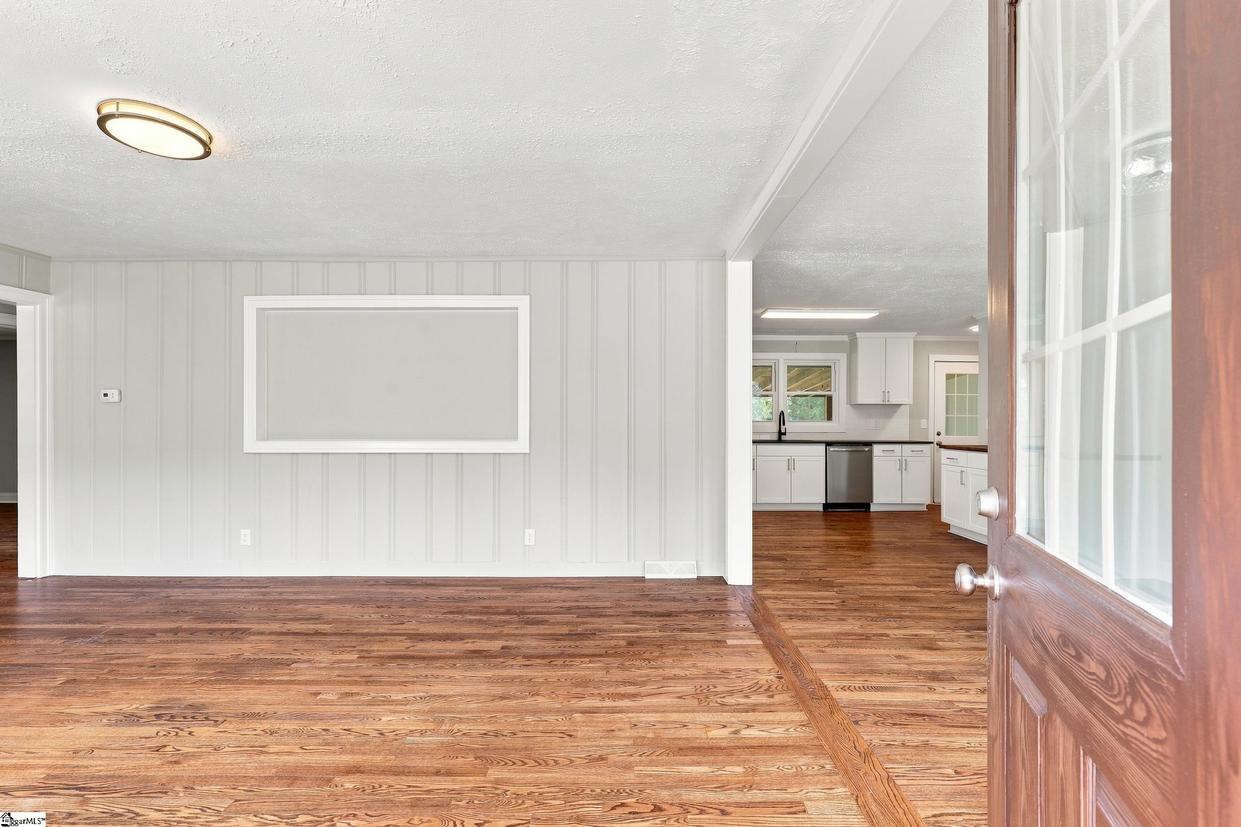 215 Elaine Avenue Property Photo 5