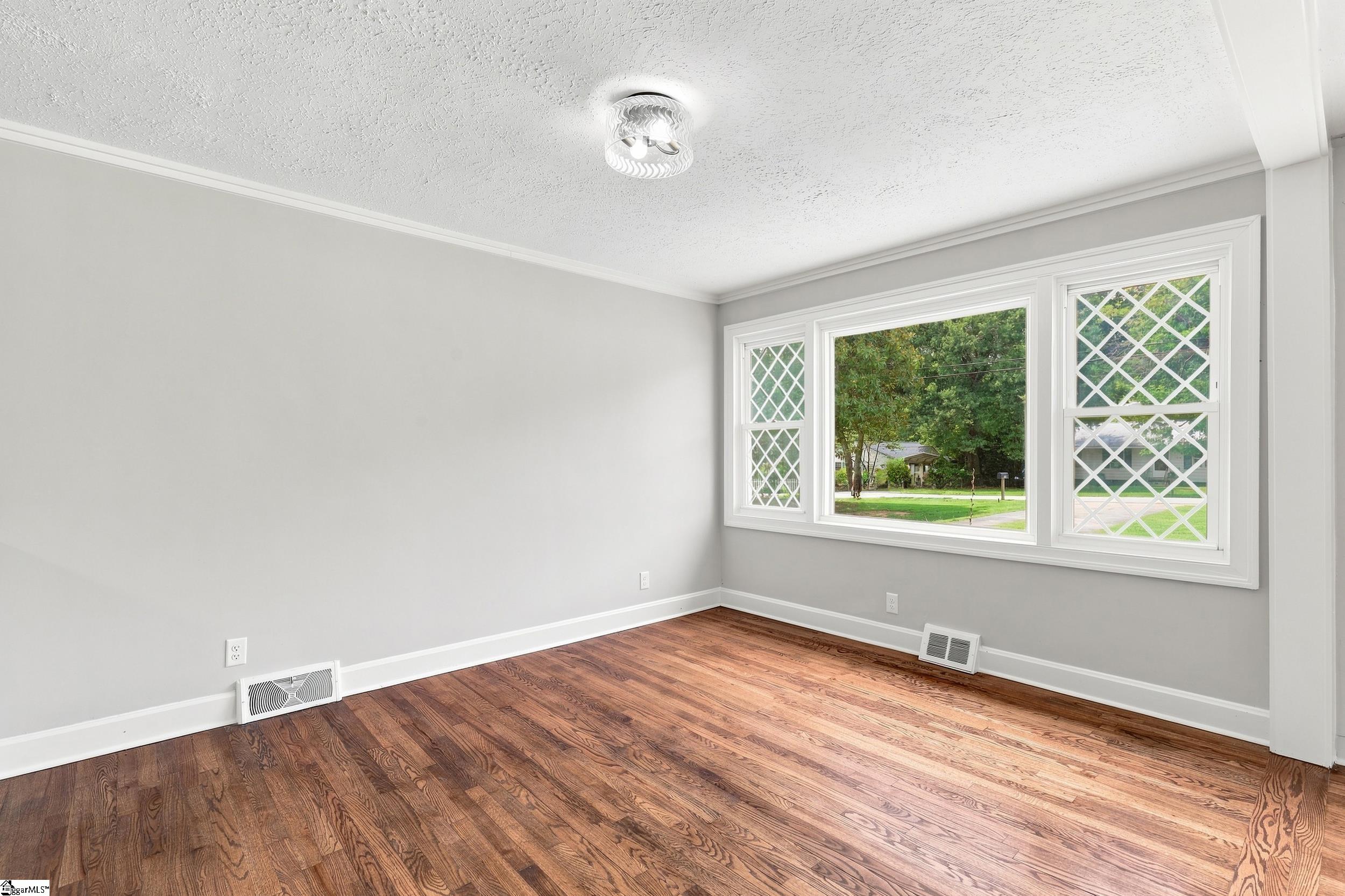 215 Elaine Avenue Property Photo 7