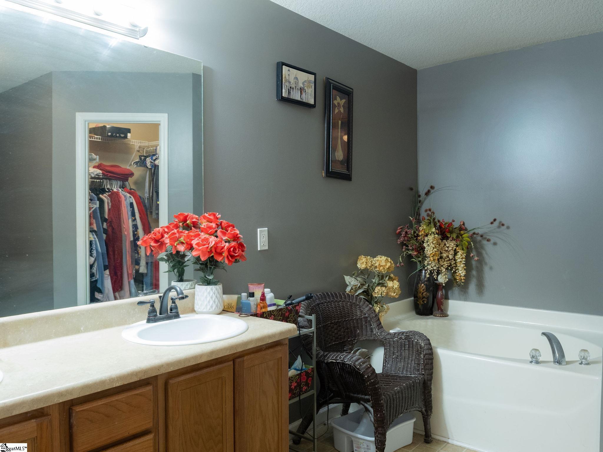 240 Watercourse Way Property Photo 18