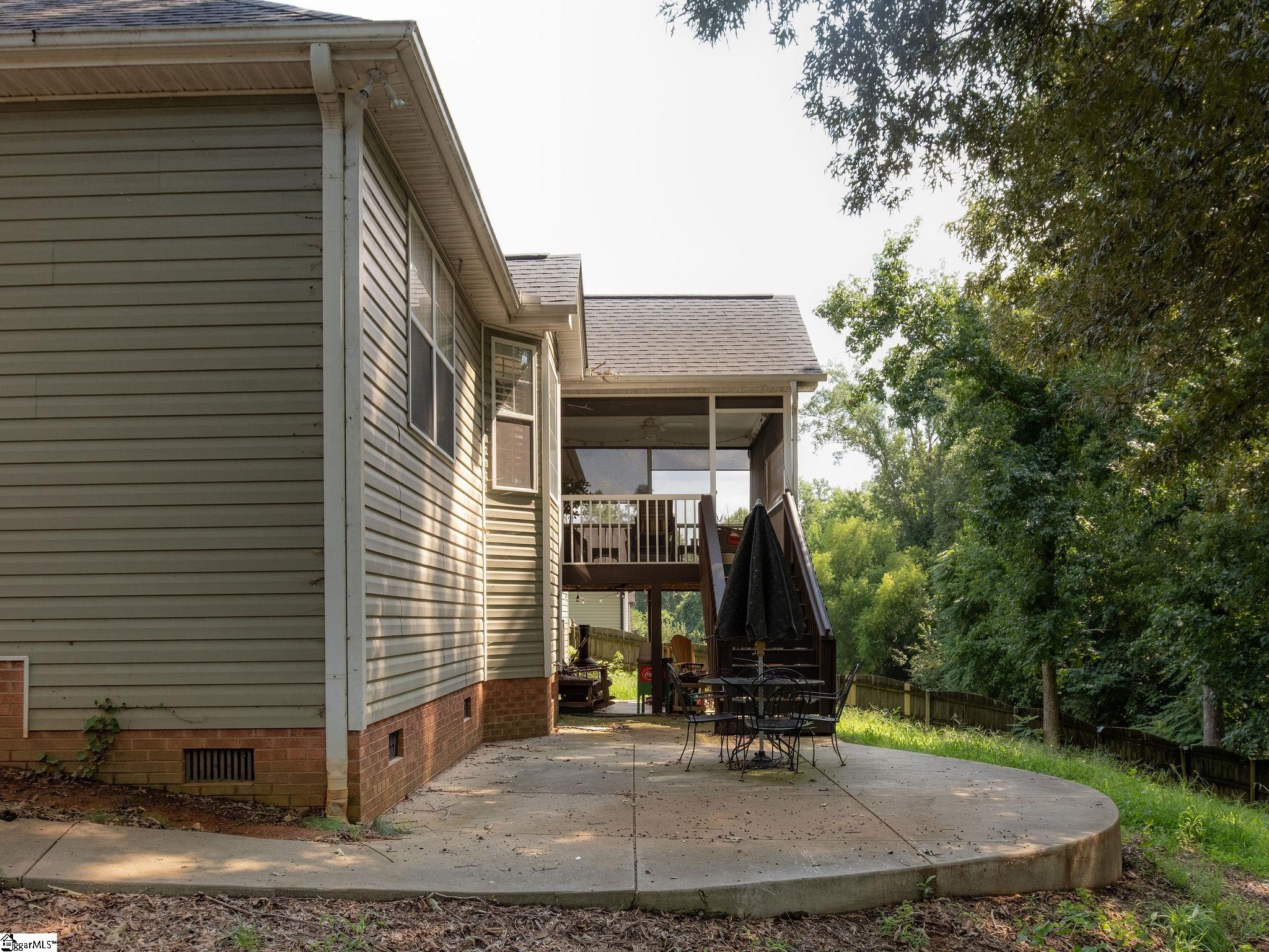 240 Watercourse Way Property Photo 23