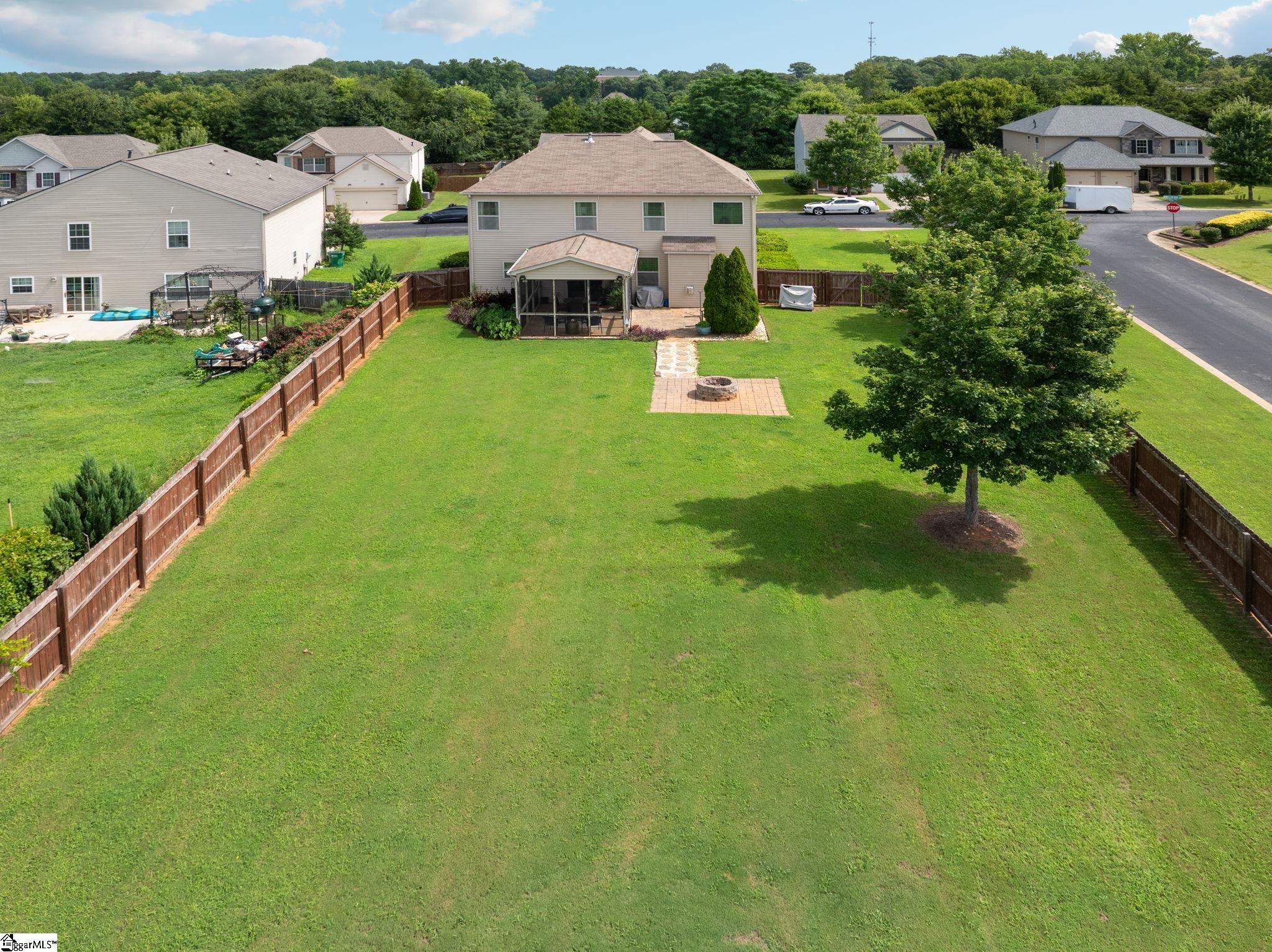 517 Willow Bank Landing Property Photo 3