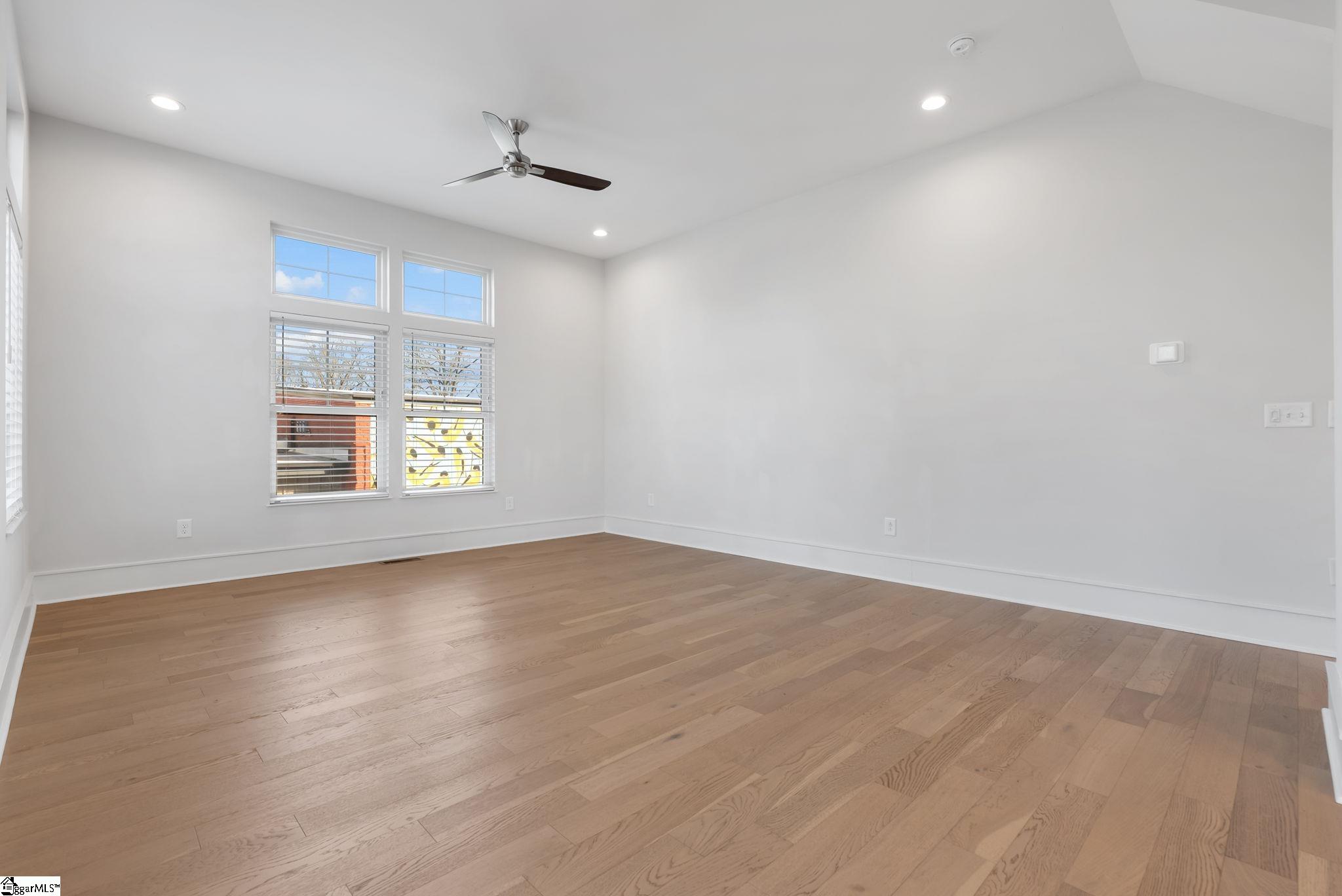 121 W Stone Avenue Property Photo 10