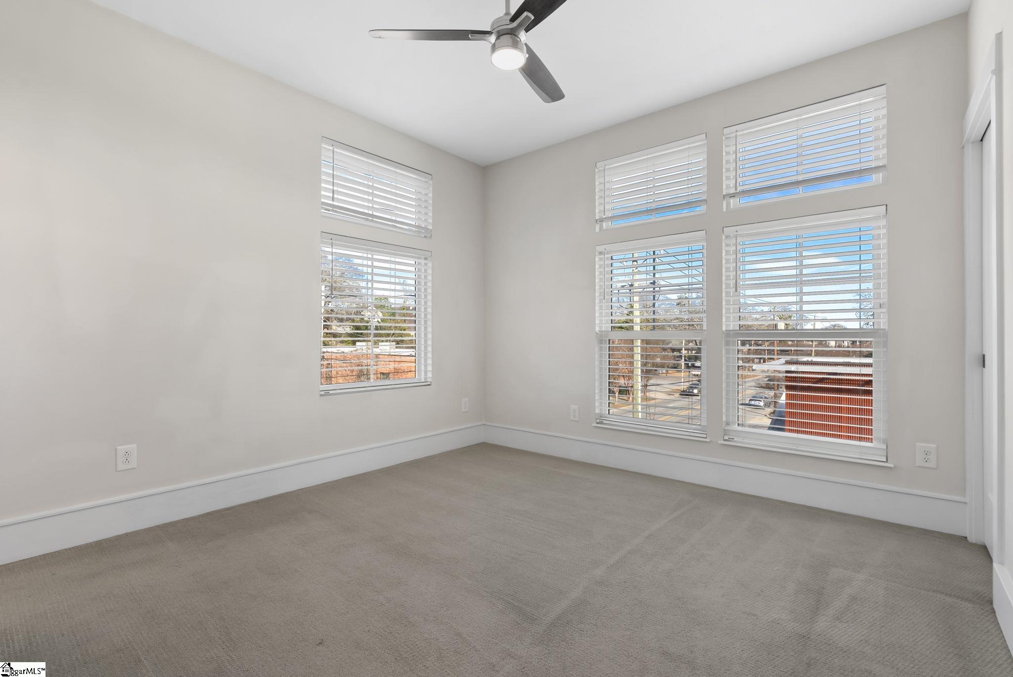 121 W Stone Avenue Property Photo 20