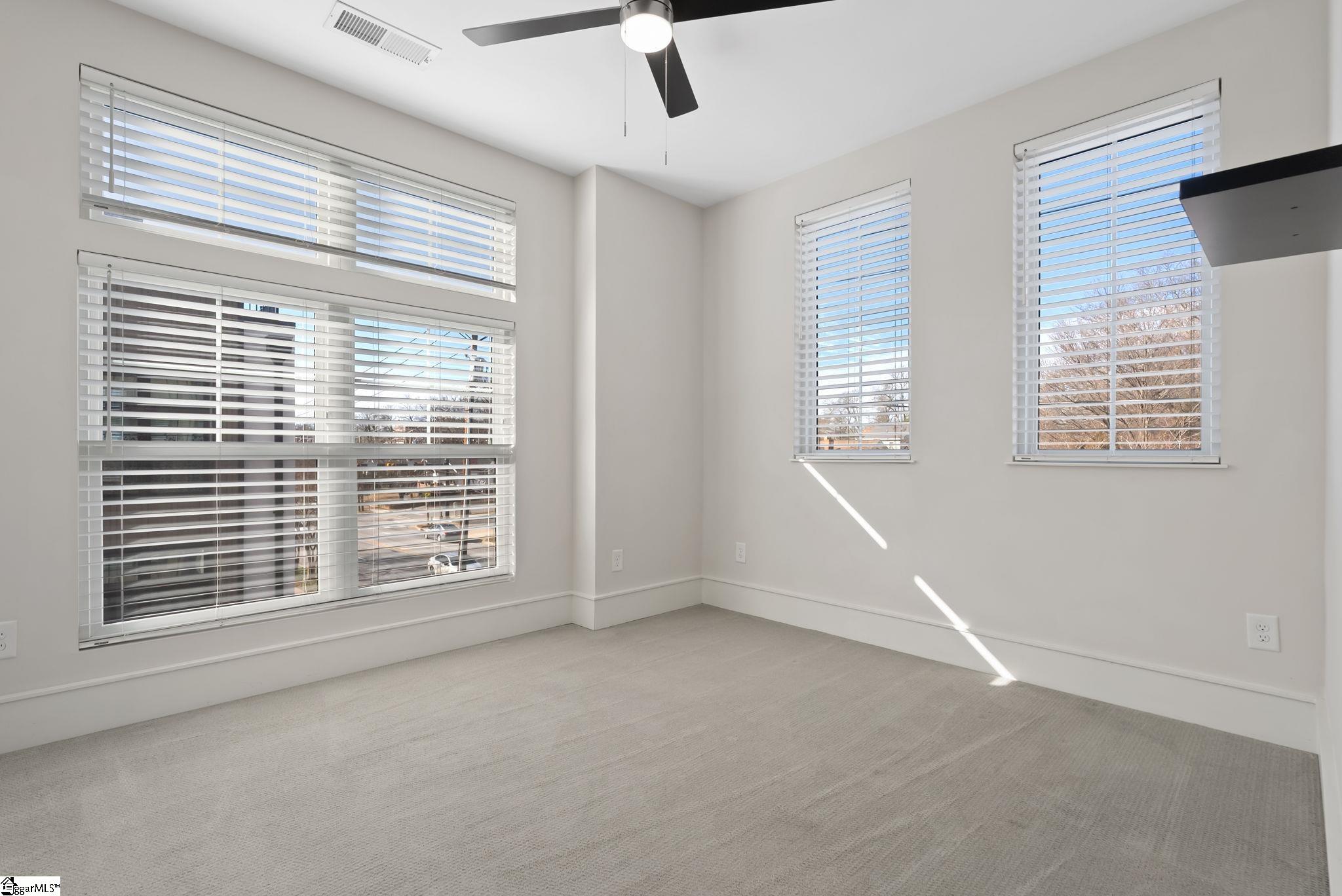 121 W Stone Avenue Property Photo 27