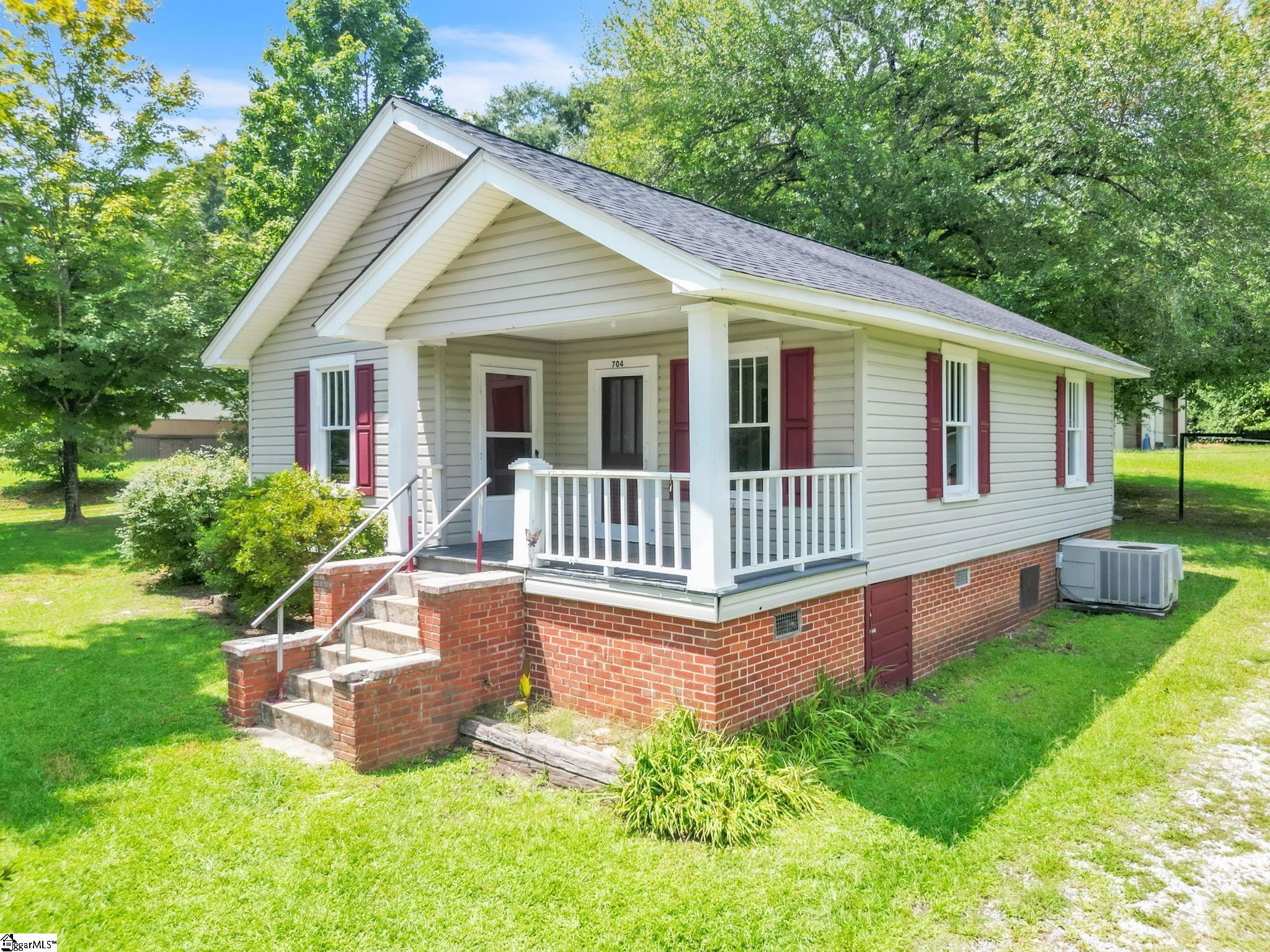 704 Slater Road Property Photo 2