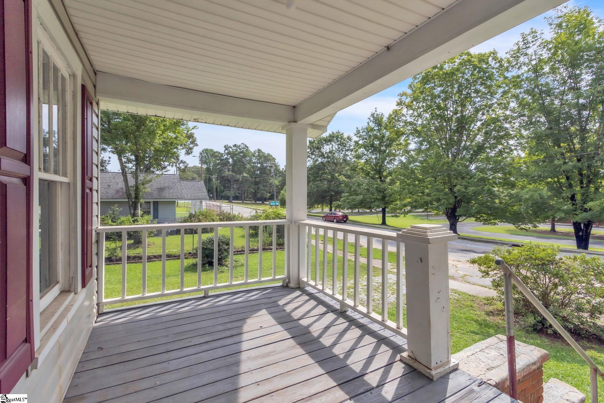 704 Slater Road Property Photo 4