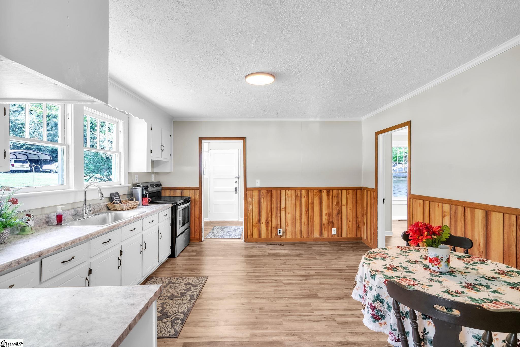 704 Slater Road Property Photo 14