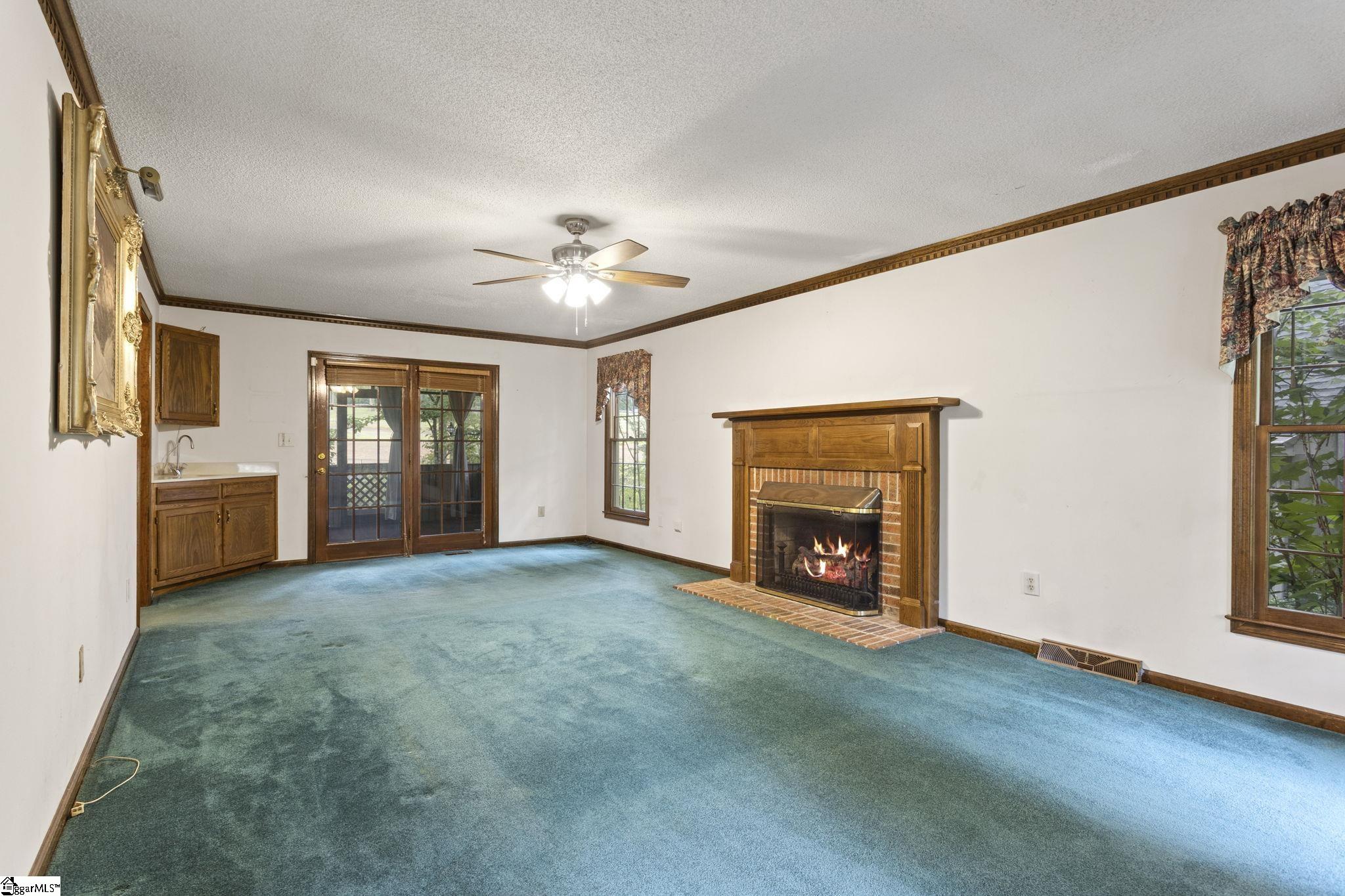 305 Oak Brook Way Property Photo 8