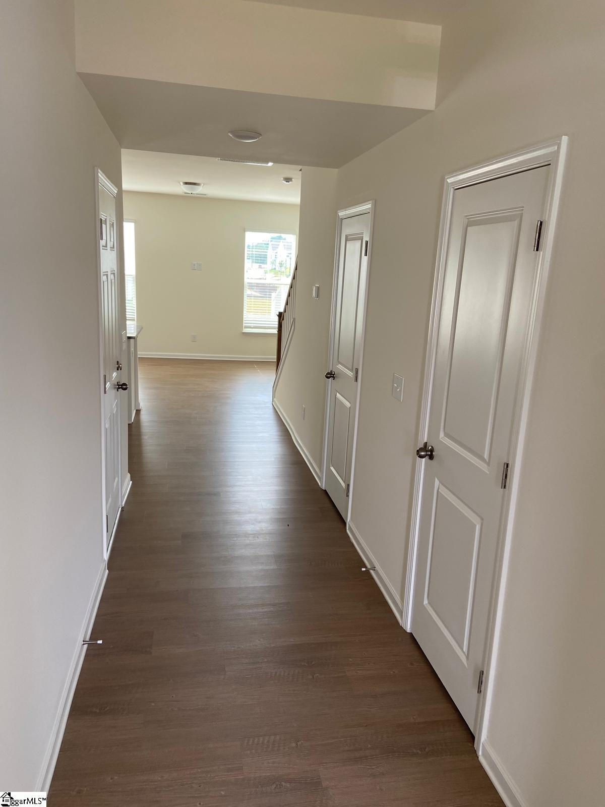 6 E Waller Drive Property Photo 2