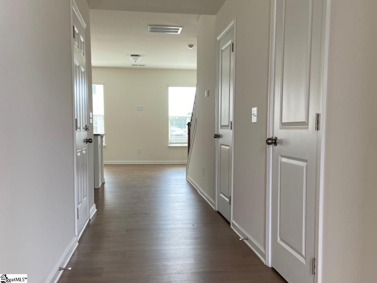 6 E Waller Drive Property Photo 3