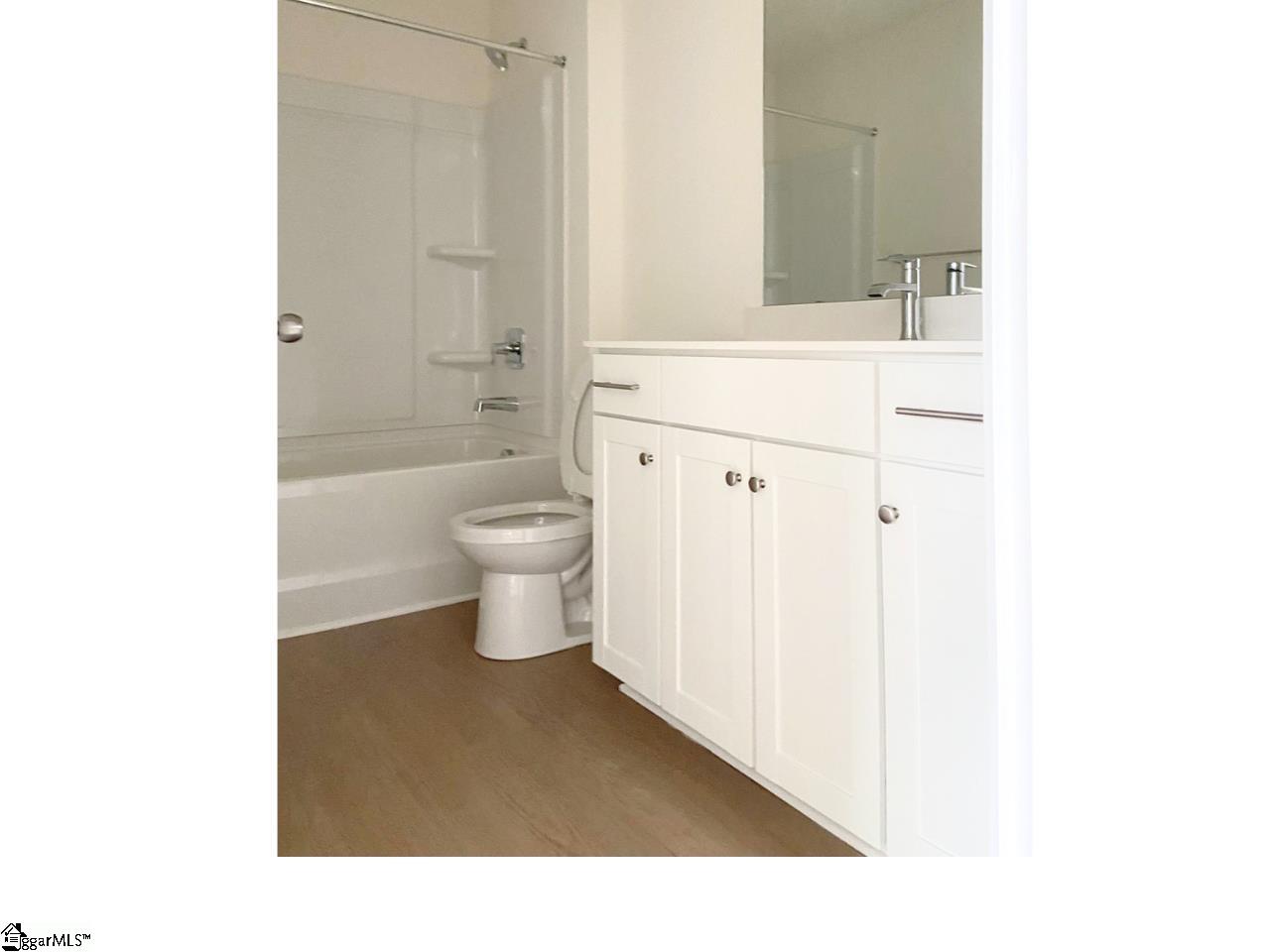 6 E Waller Drive Property Photo 7