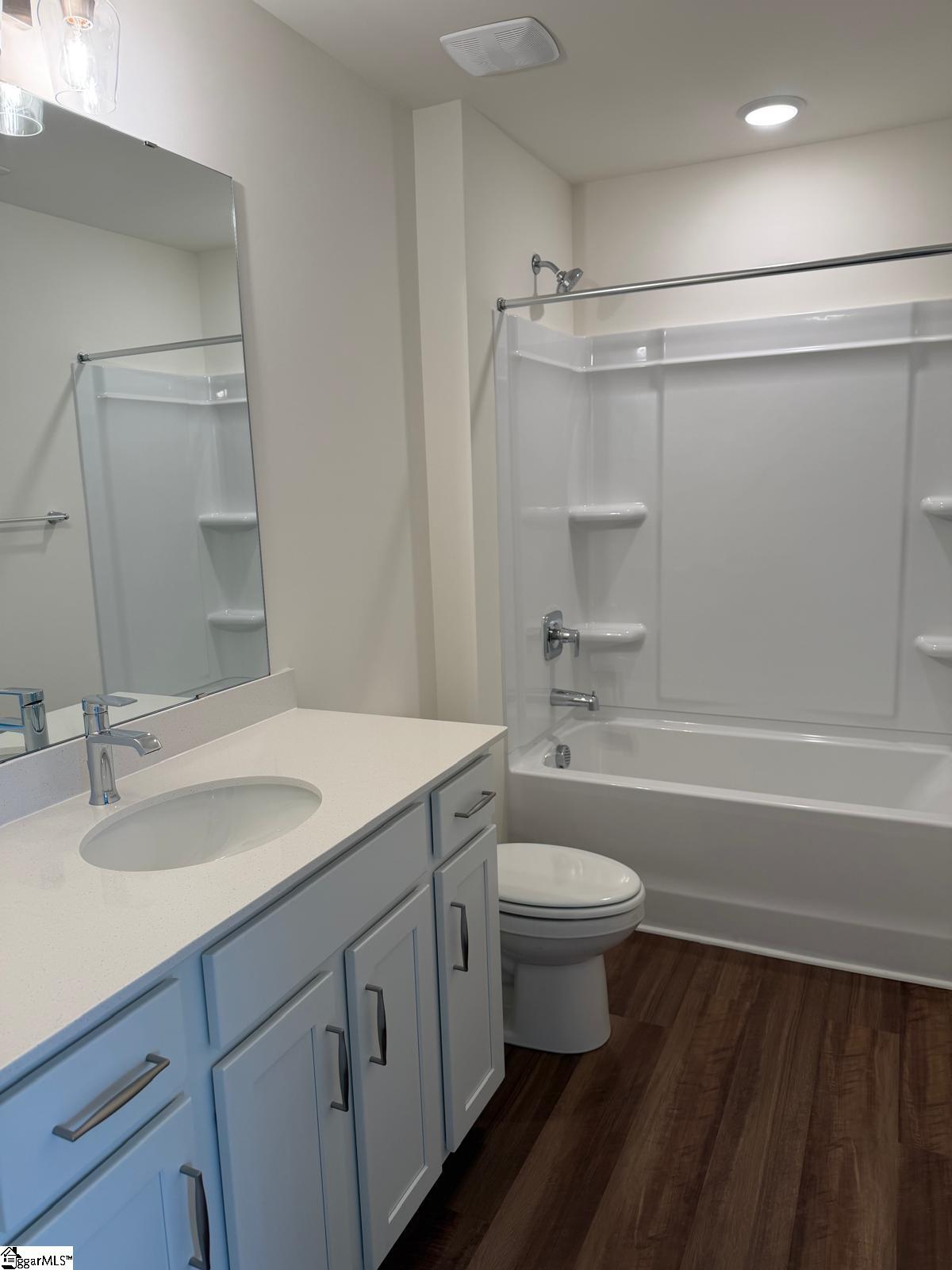 6 E Waller Drive Property Photo 13