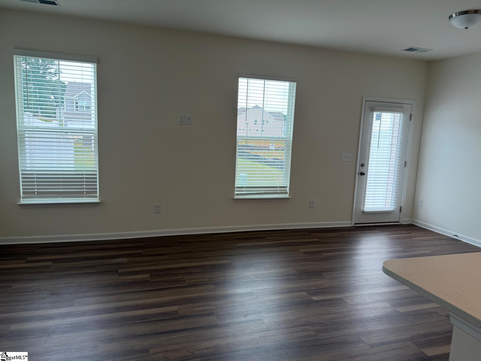 6 E Waller Drive Property Photo 13