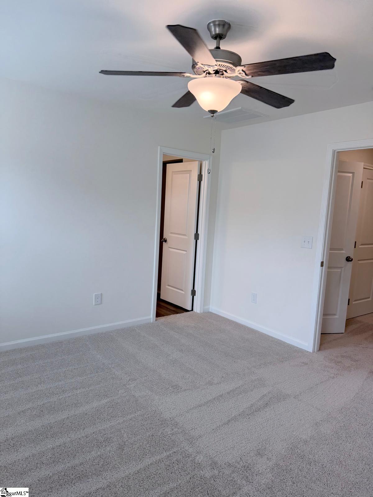 6 E Waller Drive Property Photo 7